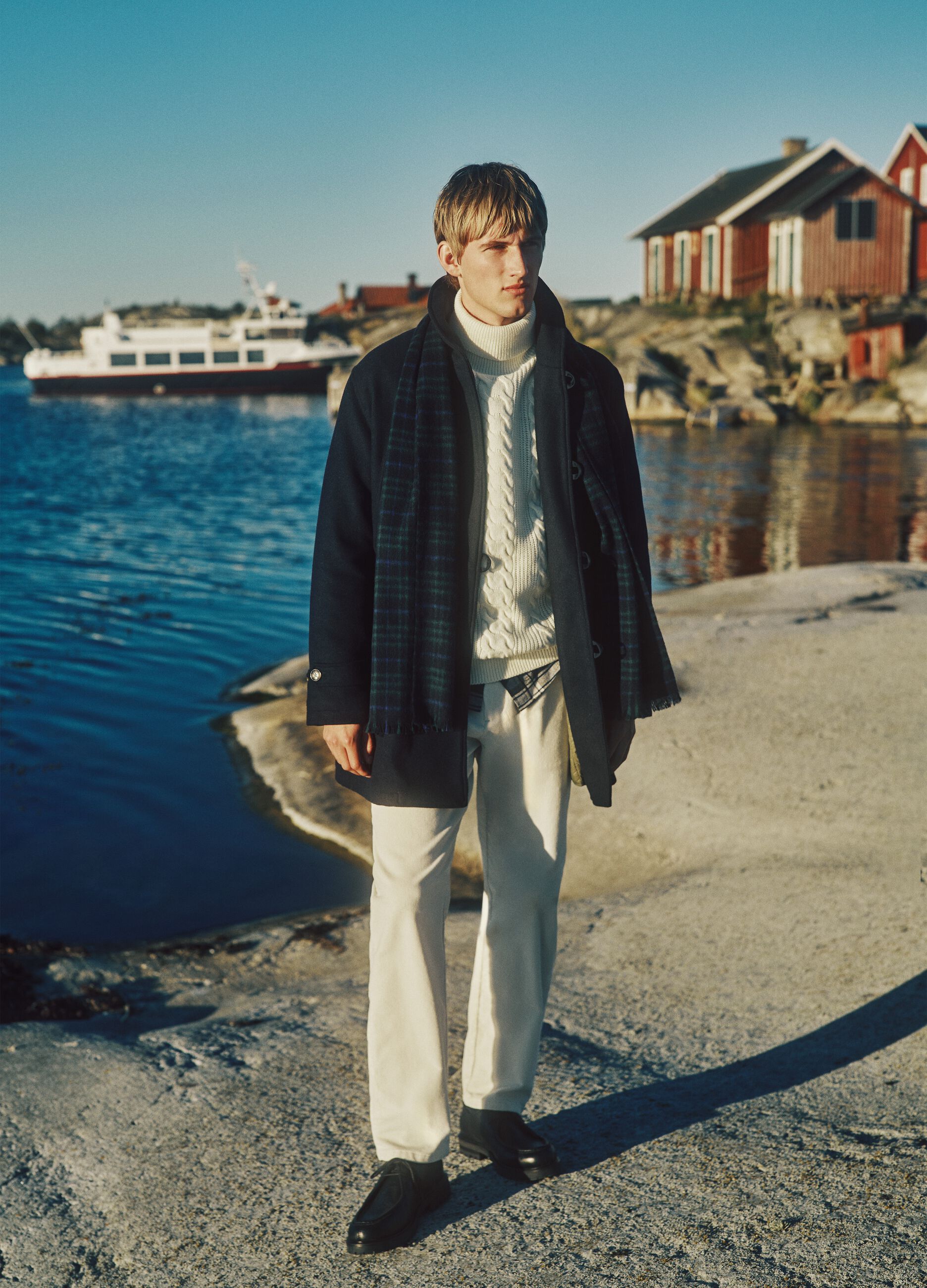 White turtleneck jumper regular fit with jacquard pattern