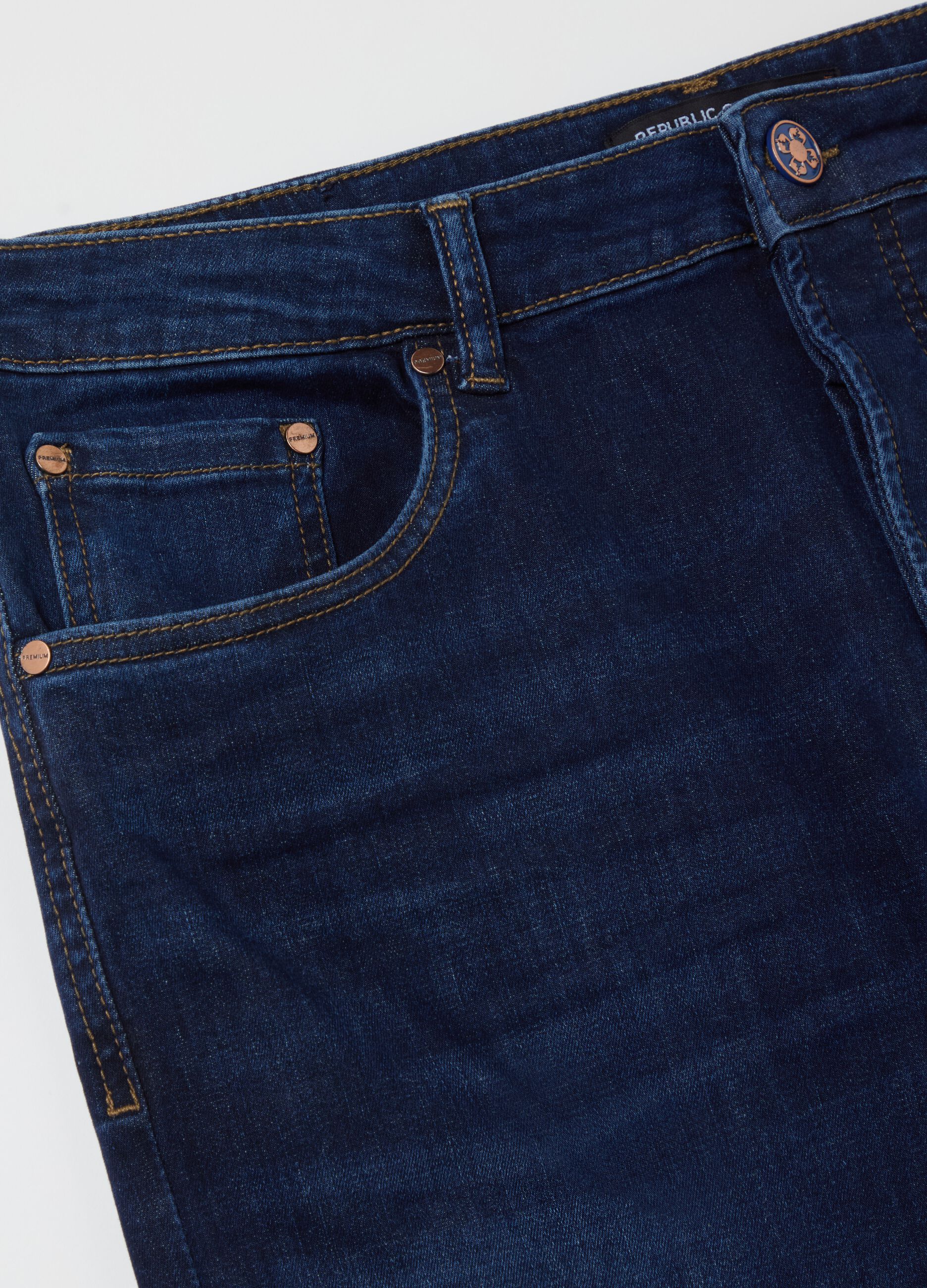 Stretch slim-fit rinsed jeans