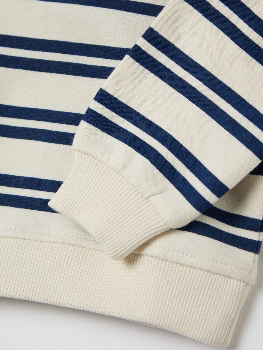 Sweatshirt in striped French terry with "Captain Friend" print_2