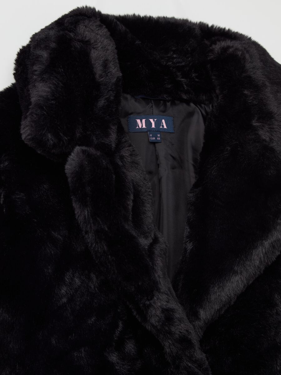 Curvy coat in faux fur_5