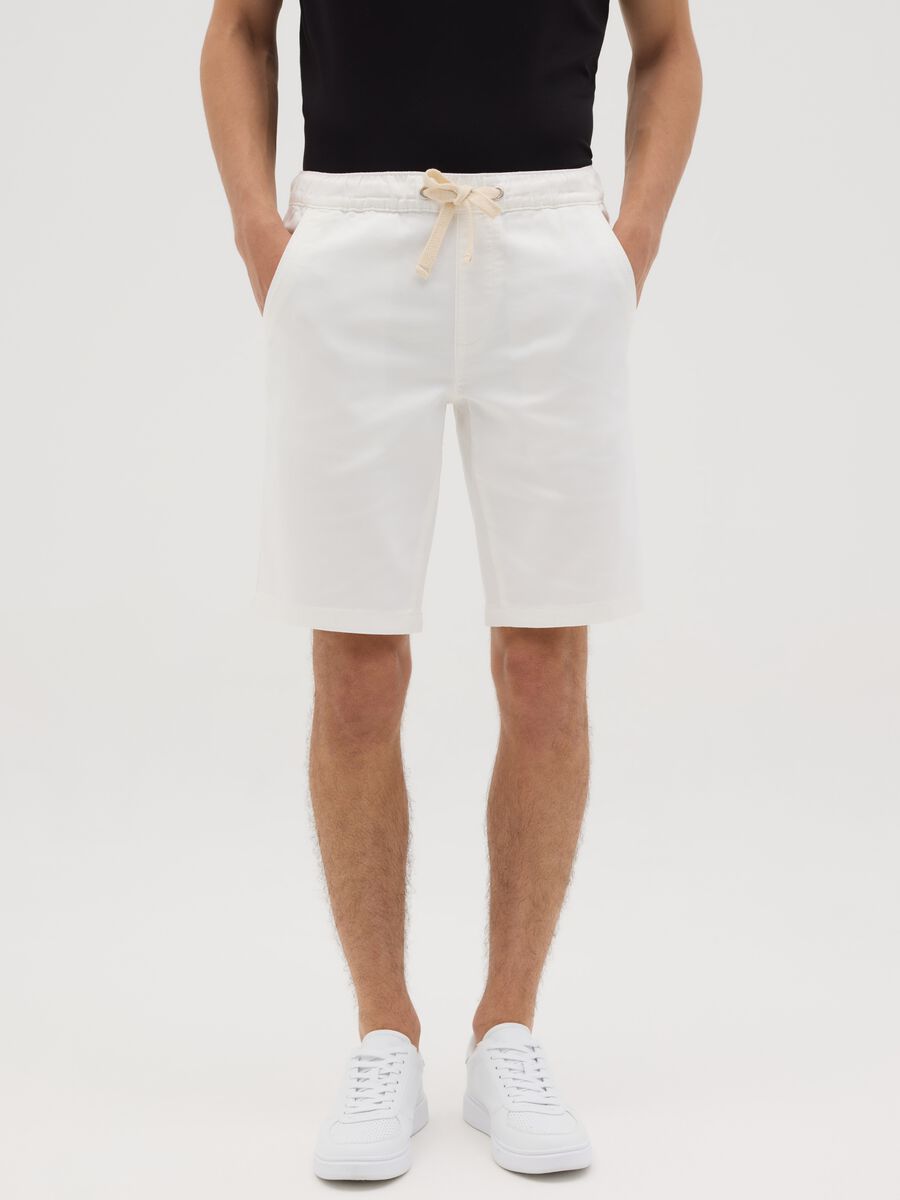 Men's white regular fit stretch cotton Bermuda shorts with drawstring waist_1