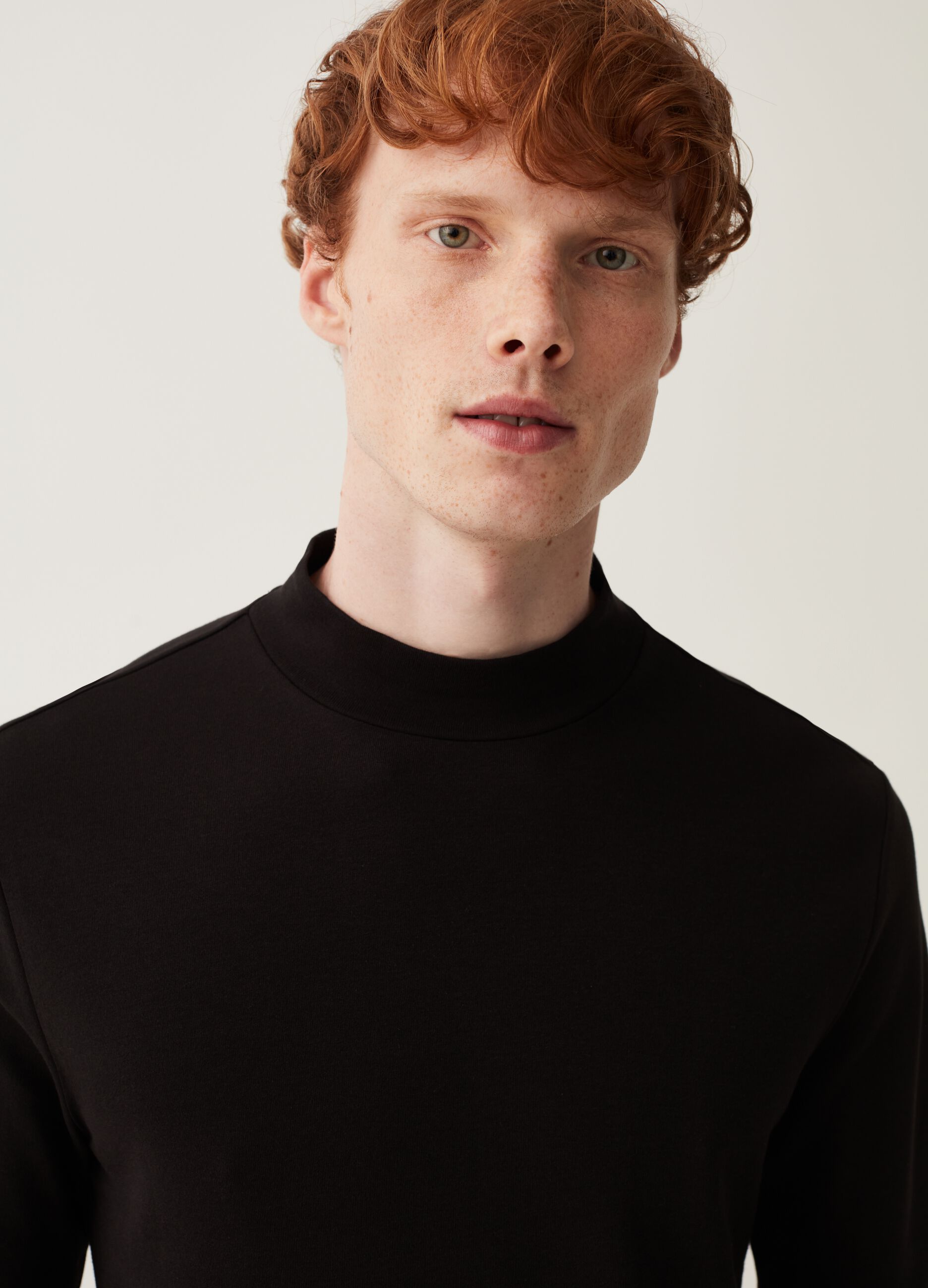T-shirt a maniche lunghe mock neck_1