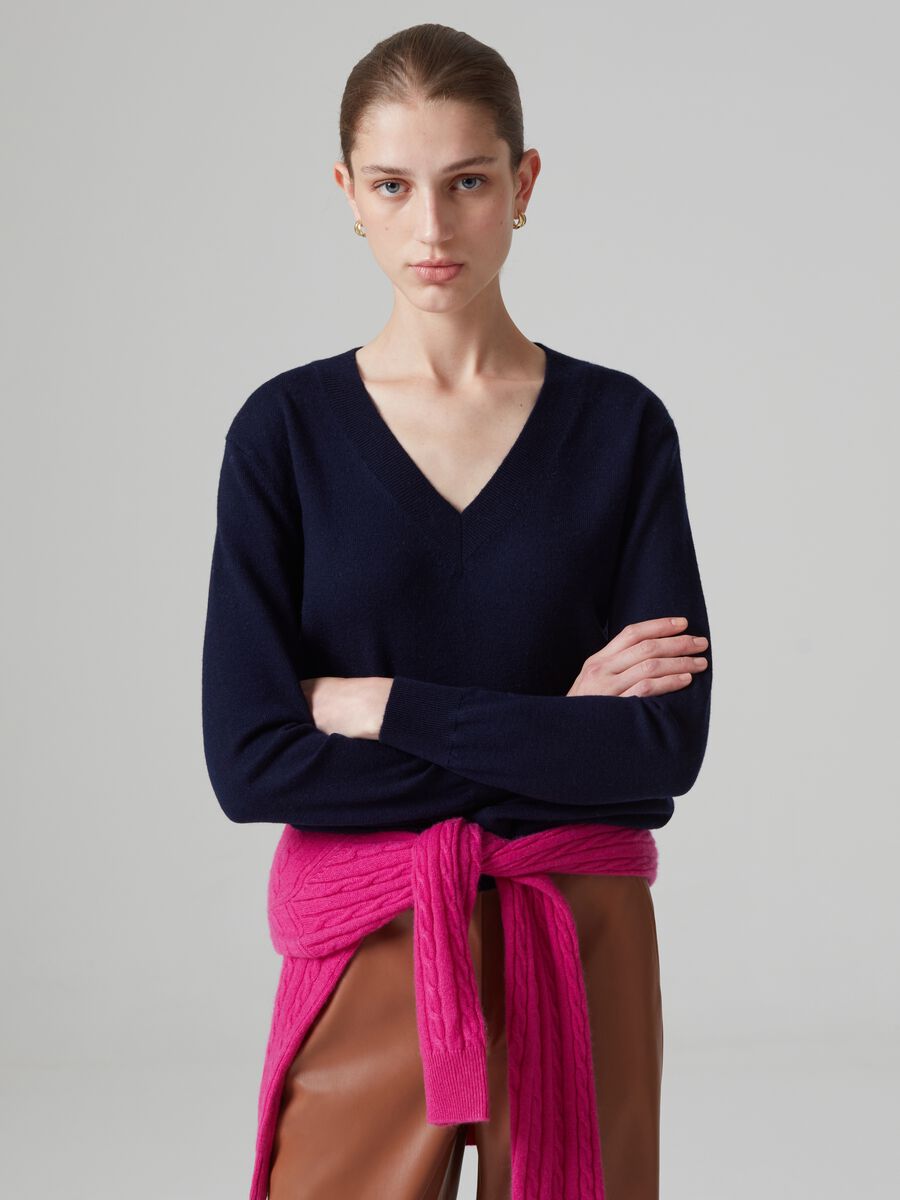 Maglia in lana con scollo a V_0