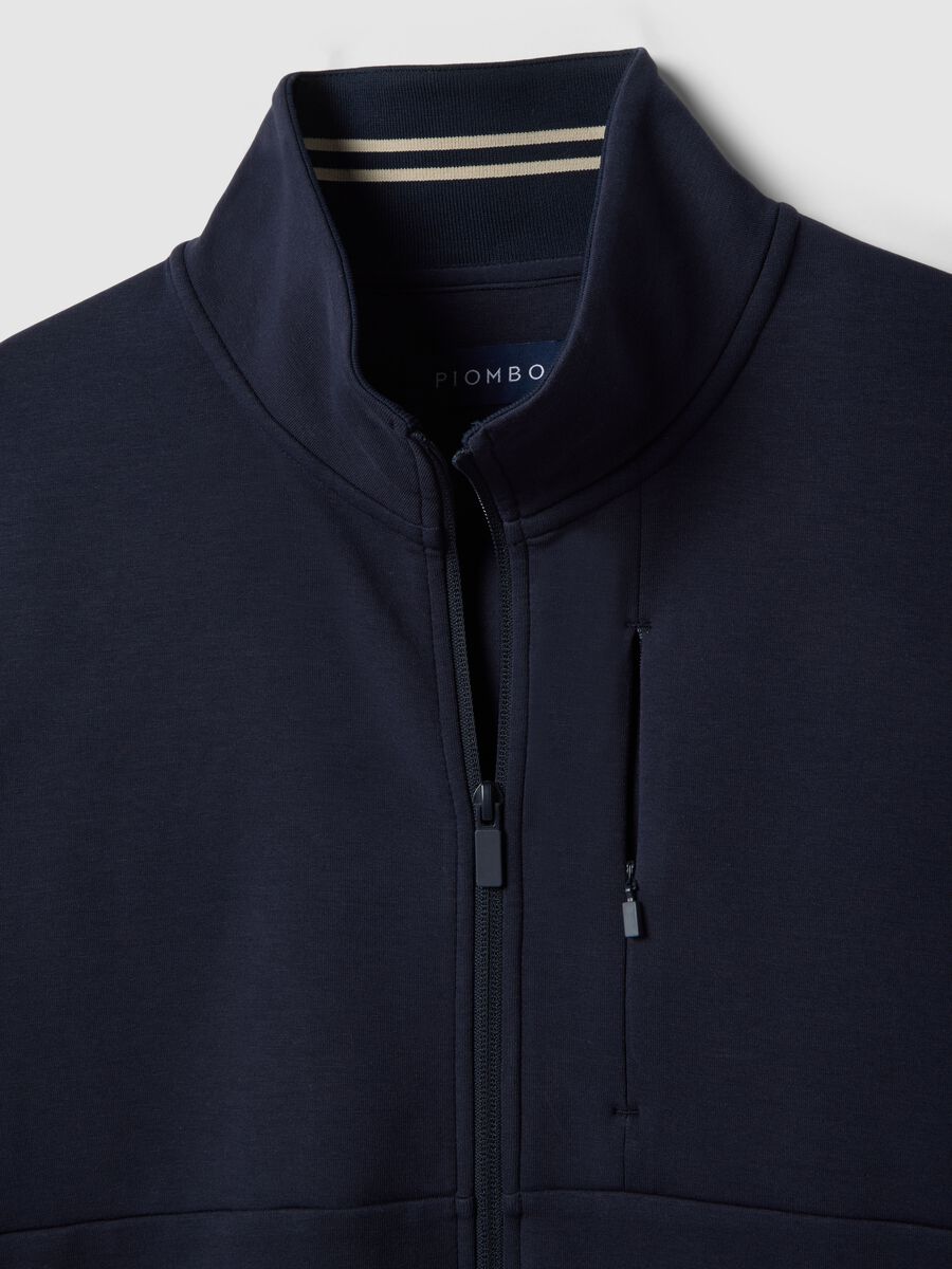 Felpa in misto cotone blu regular fit con full zip e collo alto_5