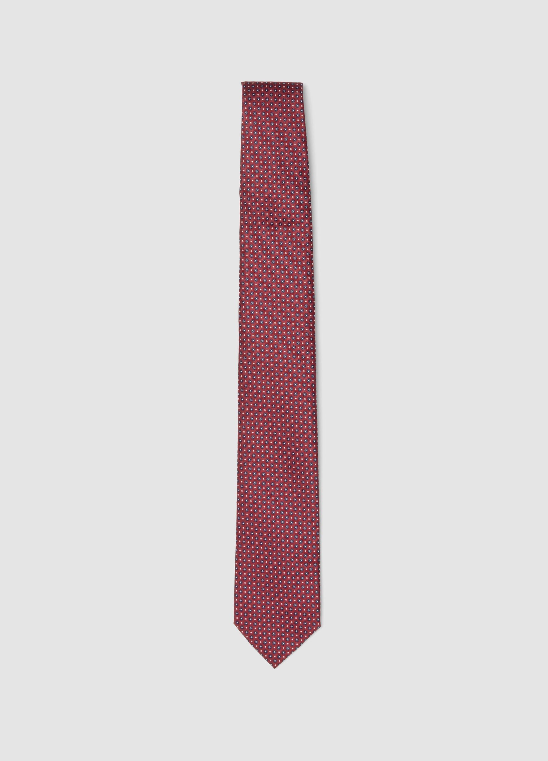Red tie with micro-pattern, 7.5 cm blade