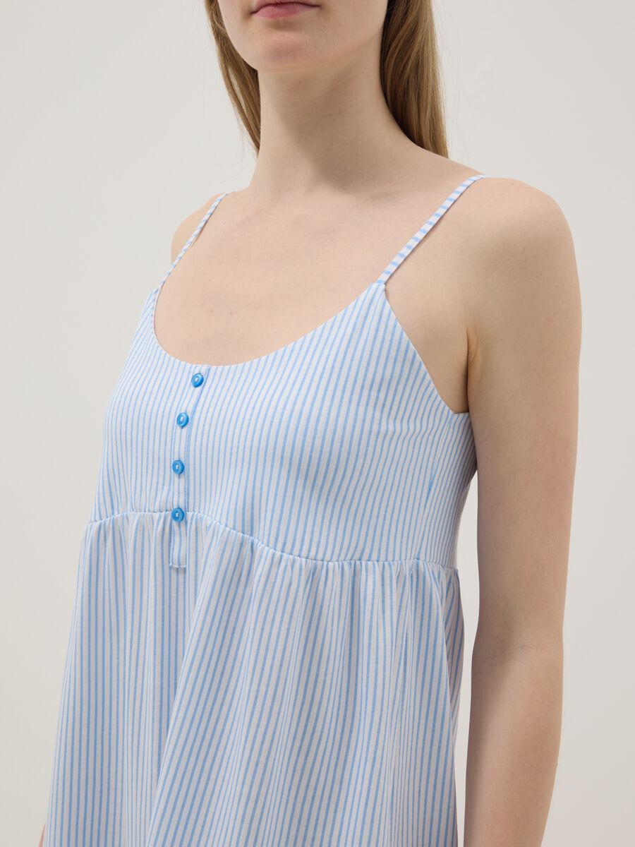 Camicia da notte in puro cotone a righe bianche e azzurre con spalline_3