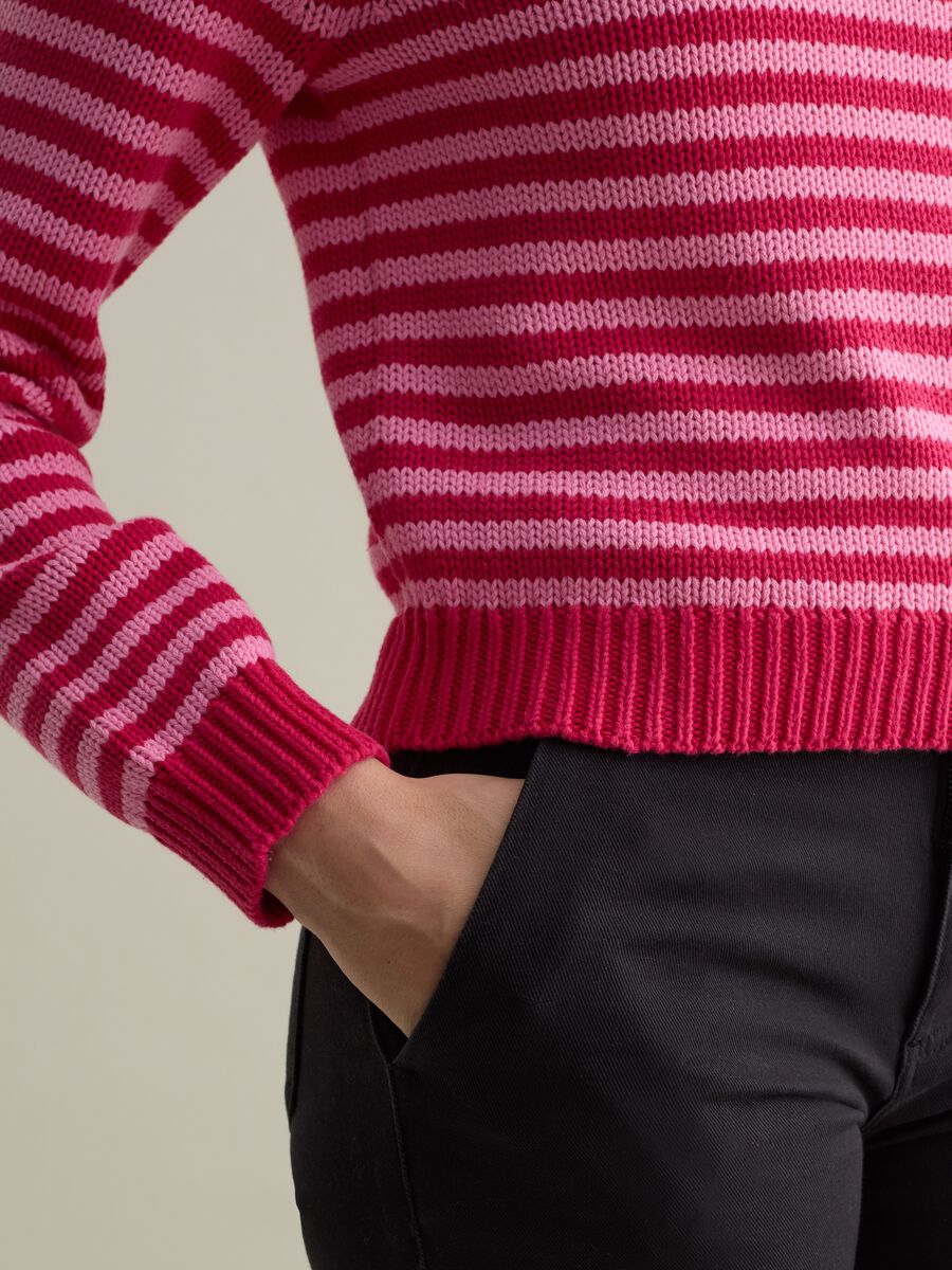 Striped pullover with raglan sleeves_3