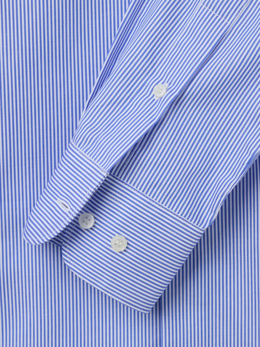 Slim-fit easy-iron shirt with thin stripes_5