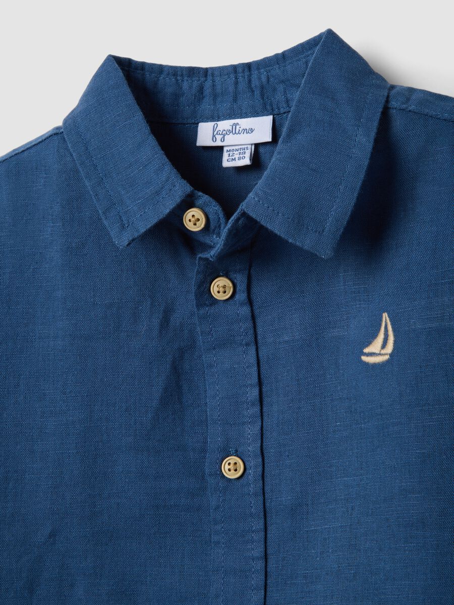 Blue linen-cotton blend set with shirt and striped shorts for baby boy_2