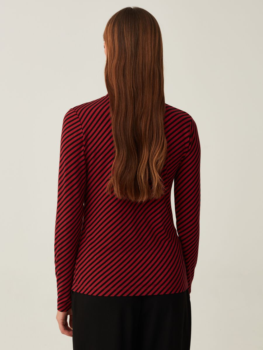 T-shirt with high neck and oblique stripes print_2