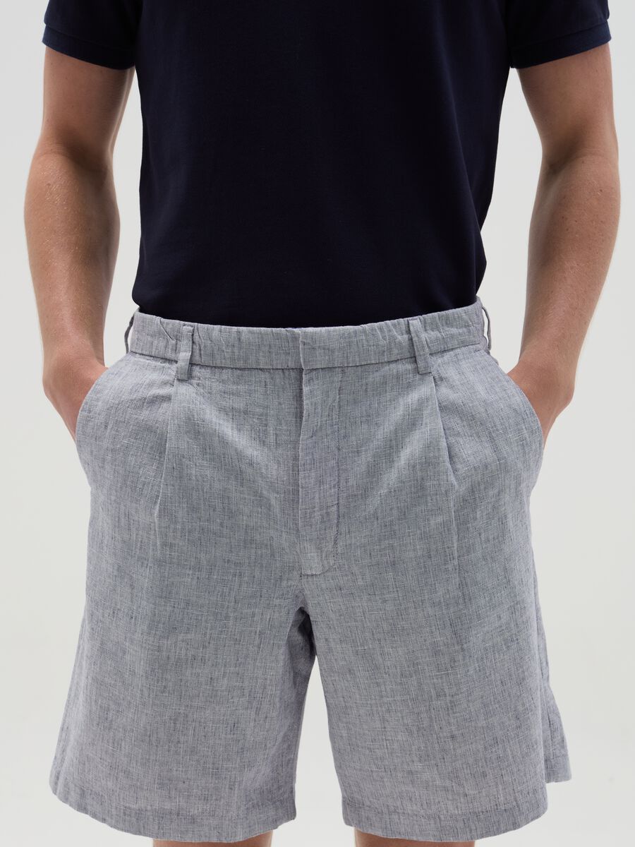 Chino Bermuda shorts with darts in cotton and linen_1