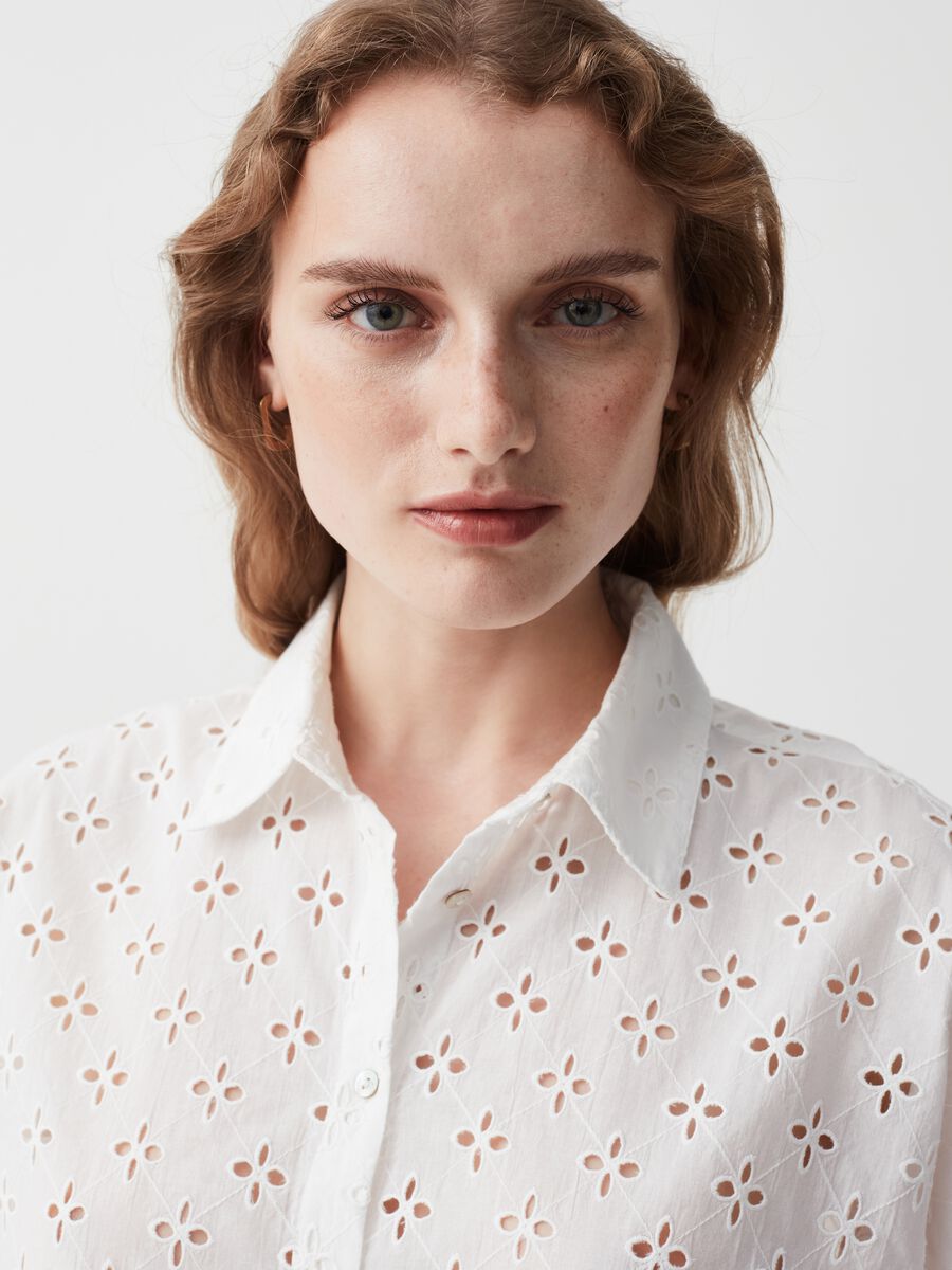 Broderie anglaise shirt with short sleeves_1
