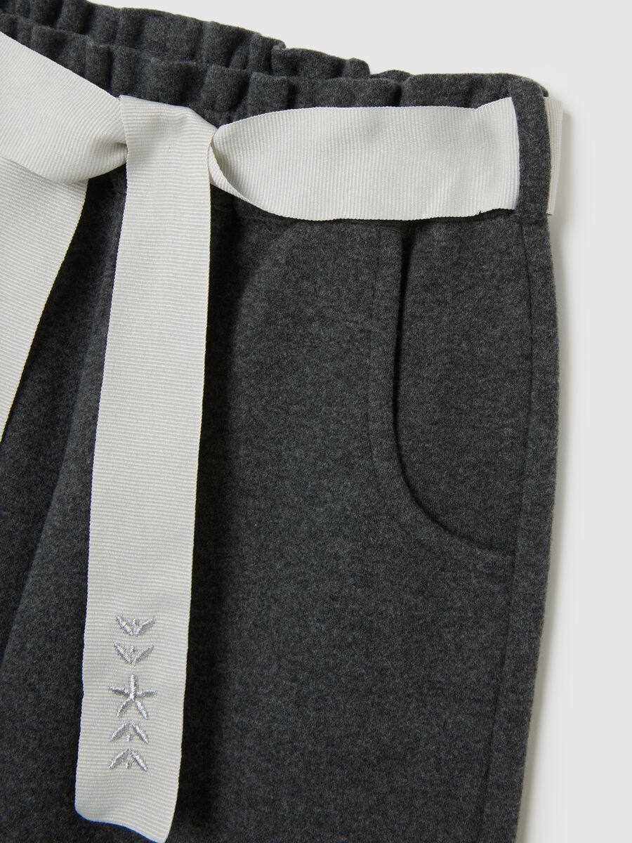 Girls' grey regular fit trousers with white belt_2