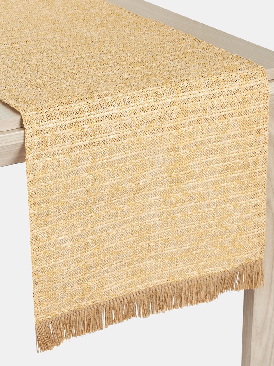 Table runner with fringing_0
