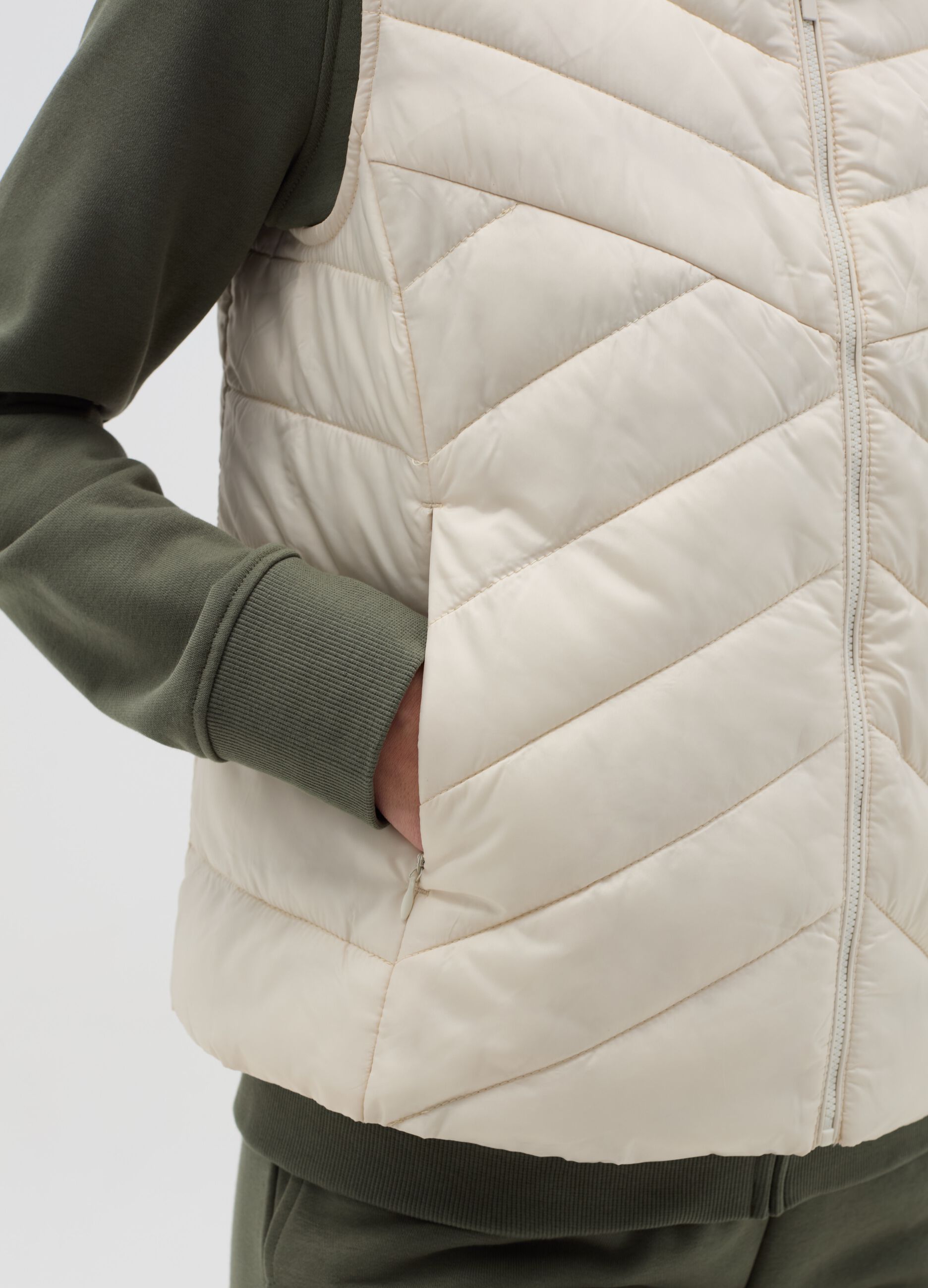 Full-zip ultralight gilet with high neck