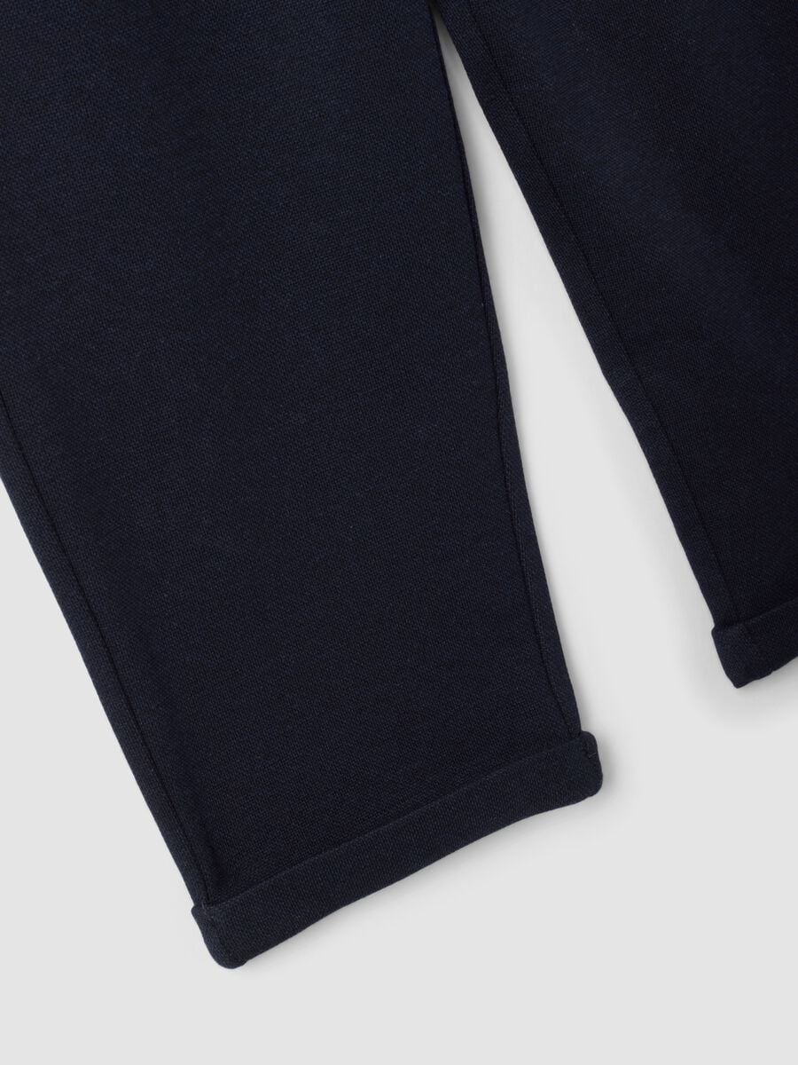 Pantaloni blu in viscosa e lyocell elasticizzato regular fit per bambino_3
