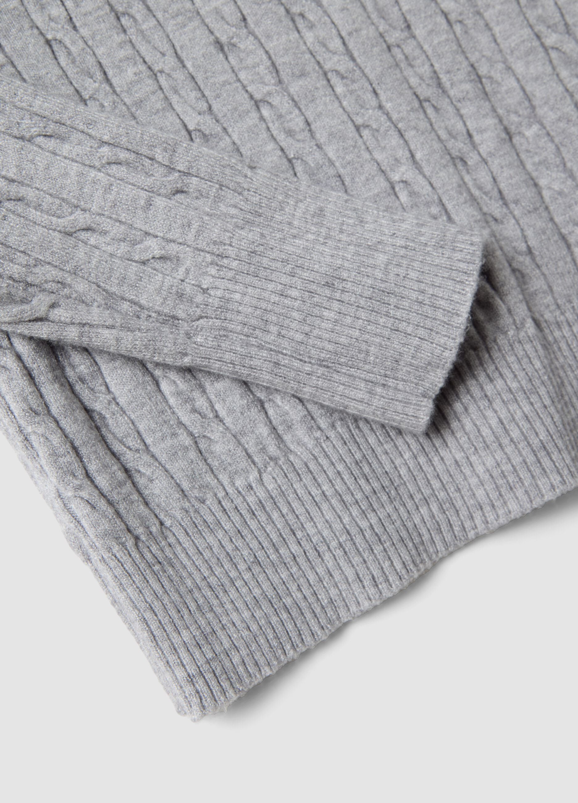 Maglia grigia in misto viscosa a trecce regular fit