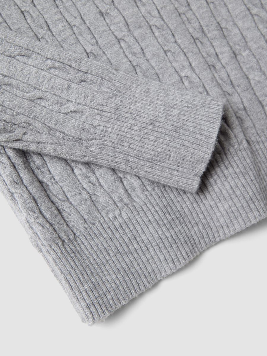 Maglia grigia in misto viscosa a trecce regular fit_1