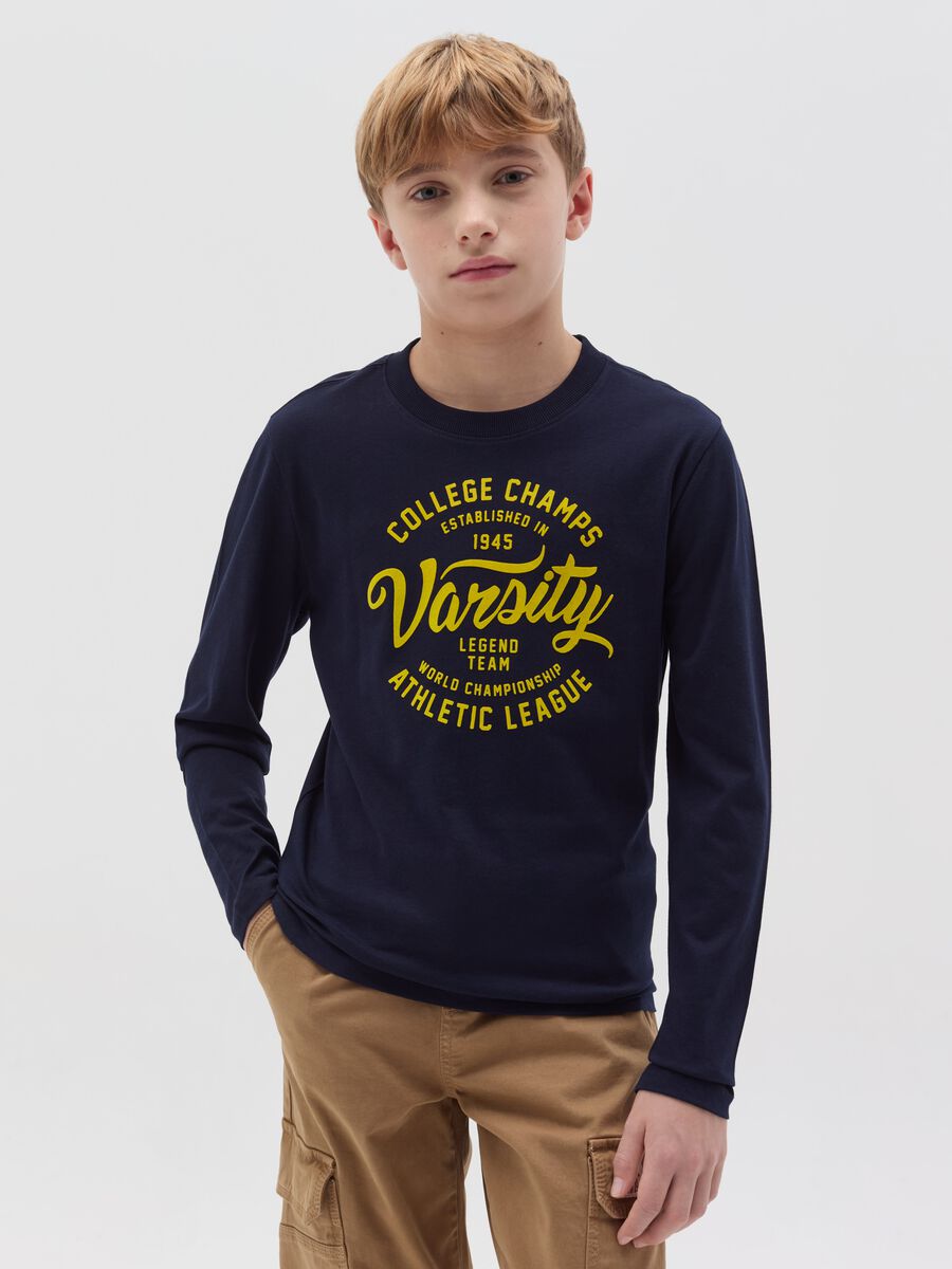 Long-sleeved T-shirt with "Varsity College" print_0