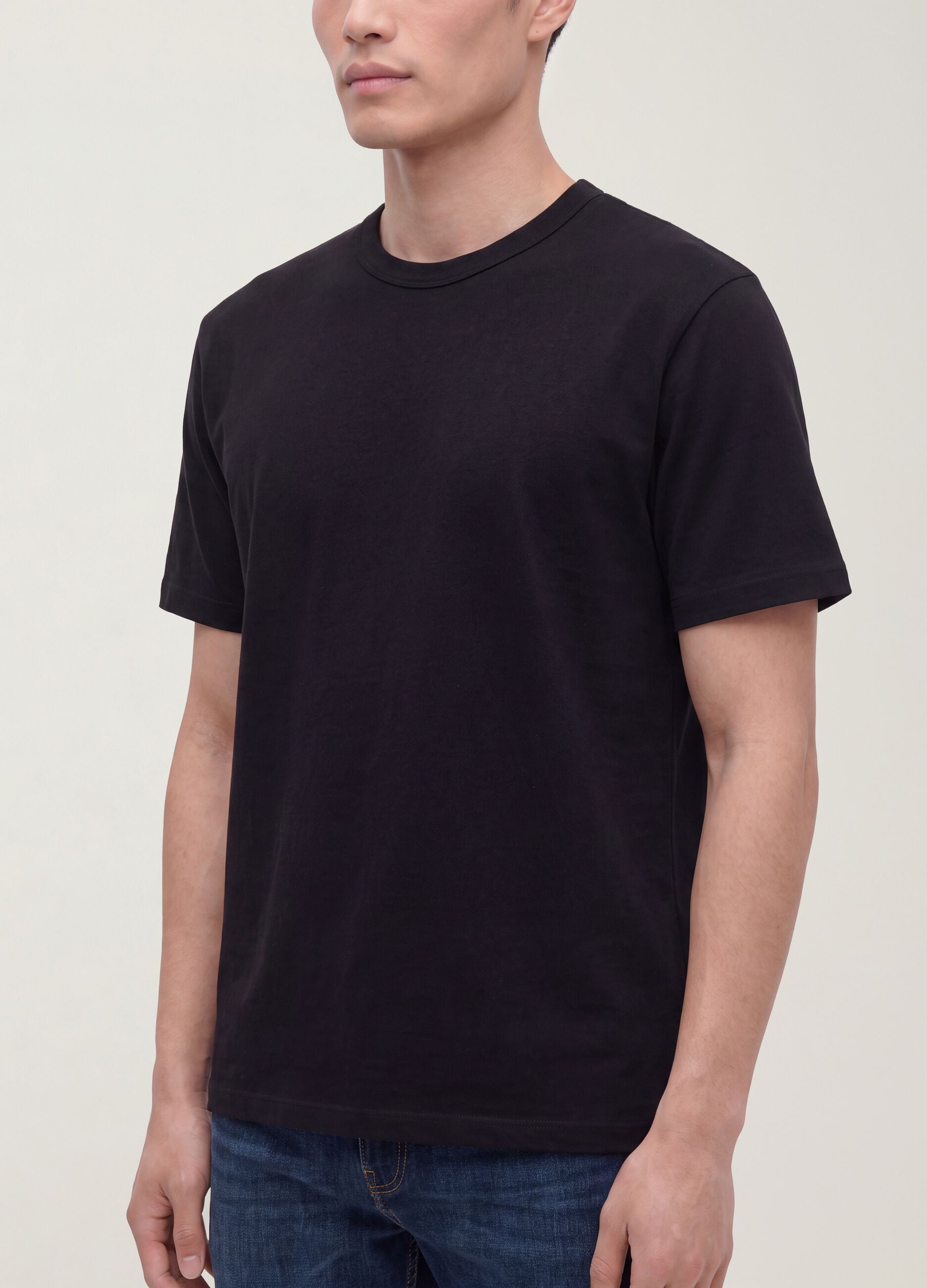 Black pure cotton crew-neck T-shirt with a relaxed fit