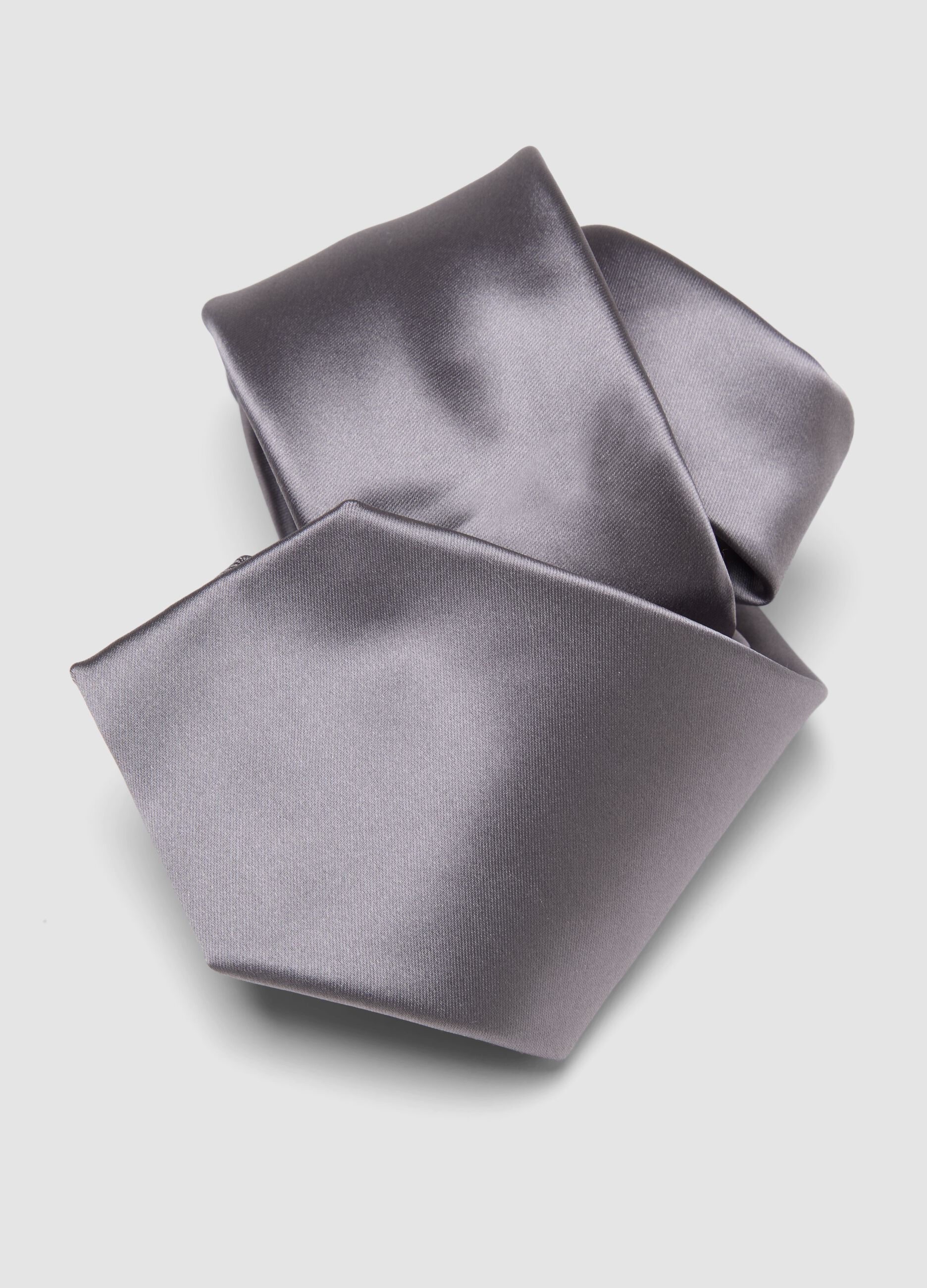 Grey tie with 7.5 cm blade in lustrous fabric