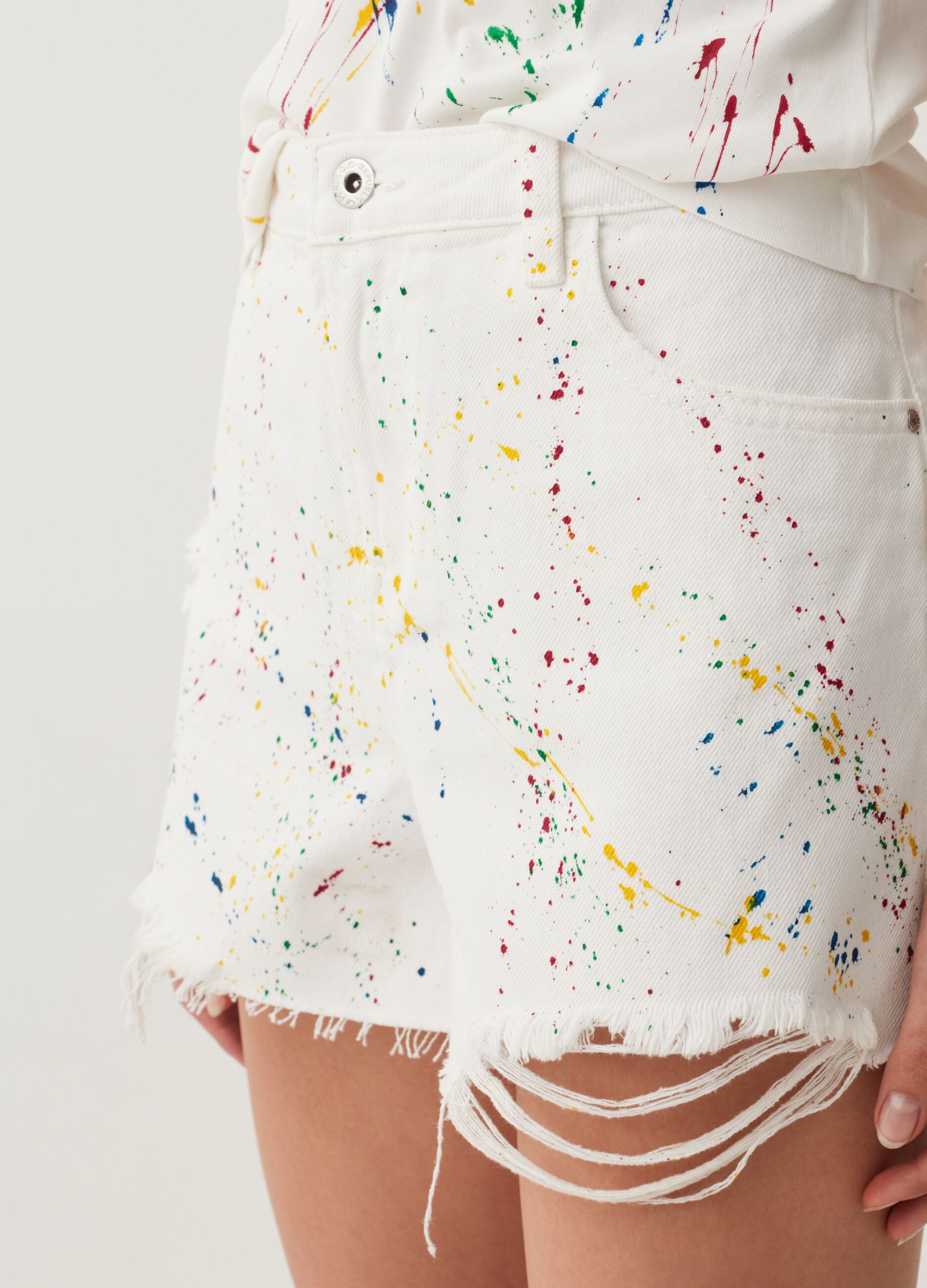 Shorts in denim con strappi RE-UP_3