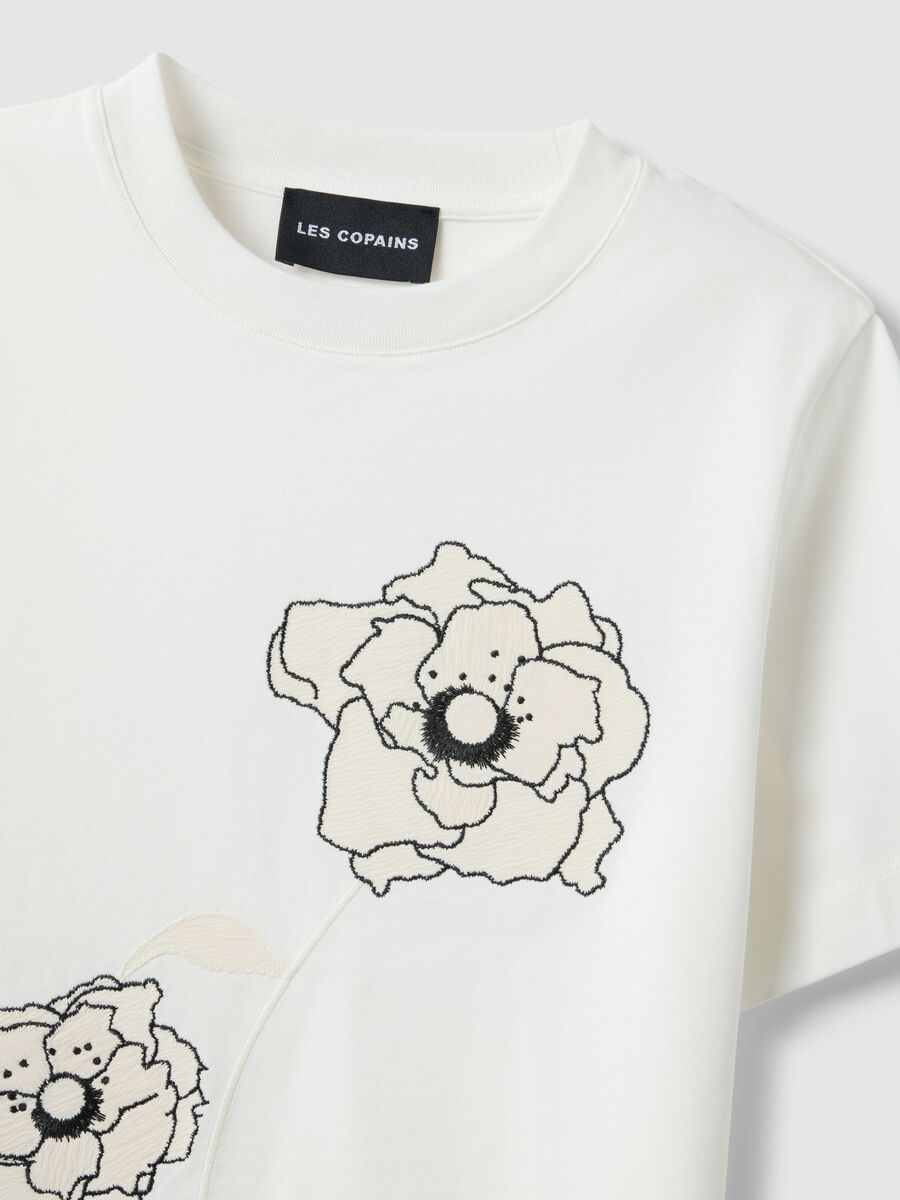 White regular fit pure cotton t-shirt with flowers_5