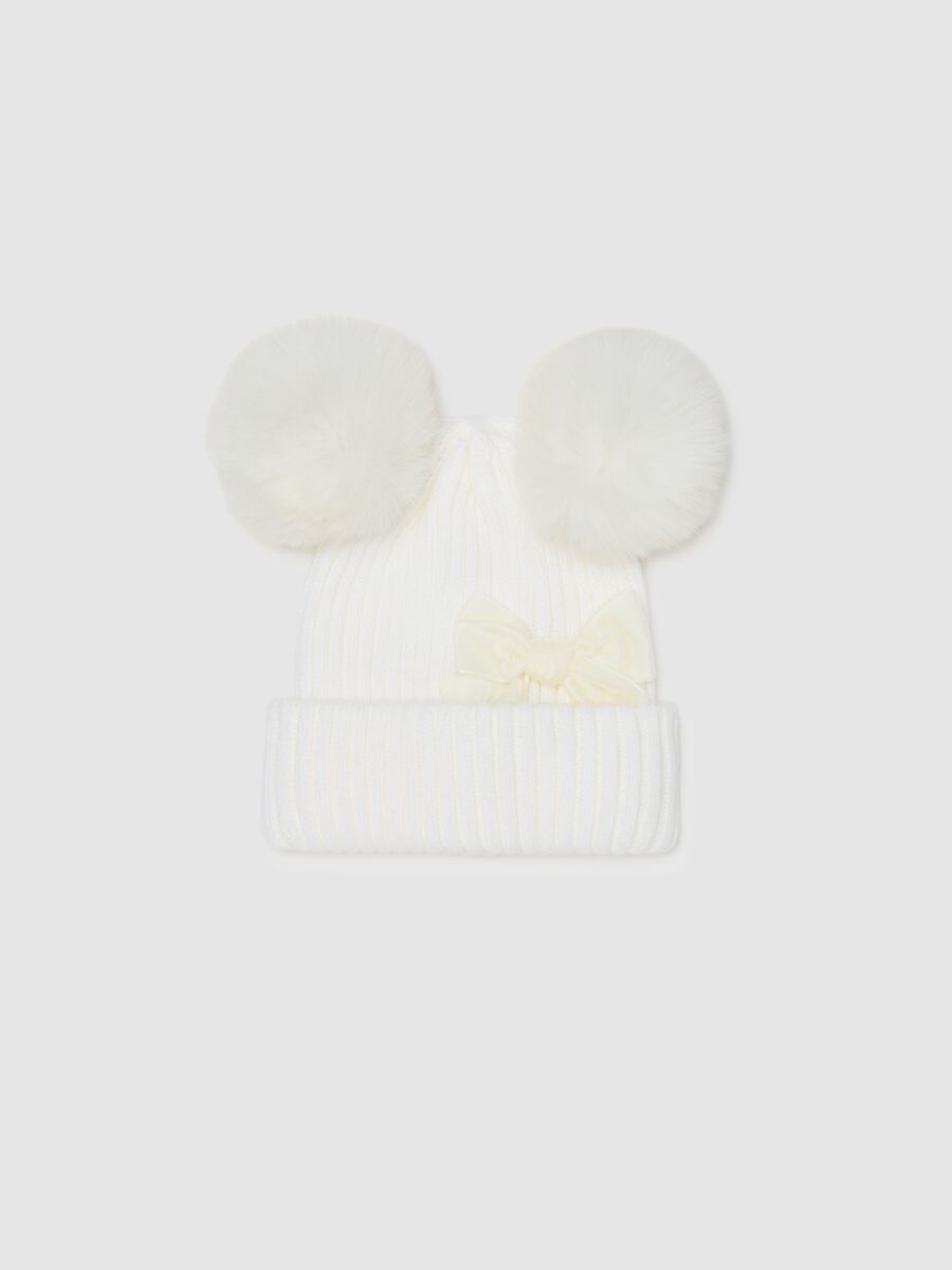Cappello bianco da bambina con pompon e fiocco_1