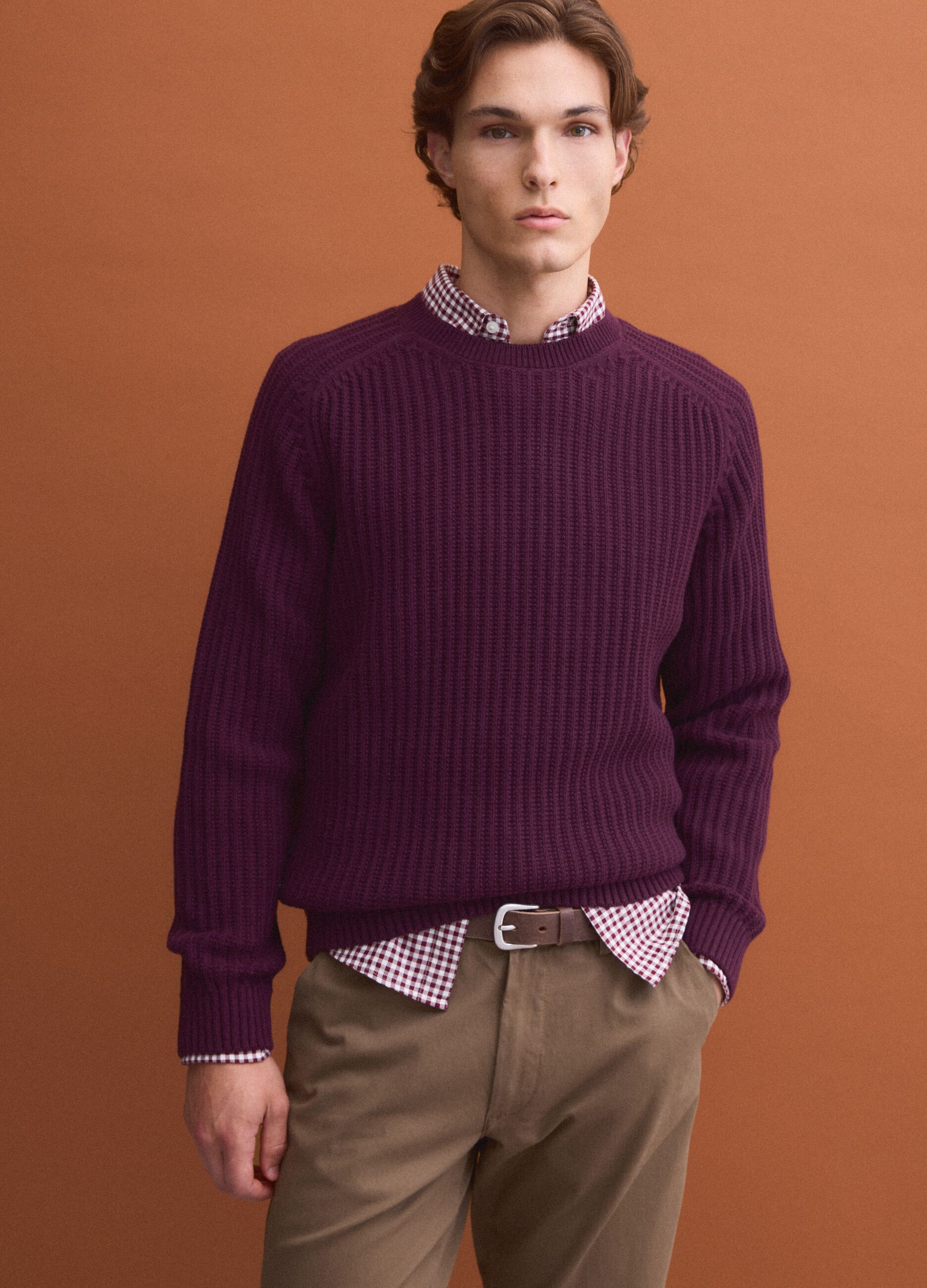 Maglia viola in misto cotone a coste con girocollo regular fit