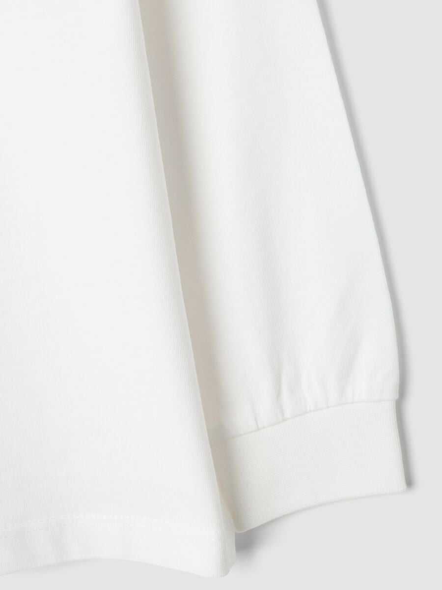 T-shirt bianca in puro cotone con girocollo a righe_3