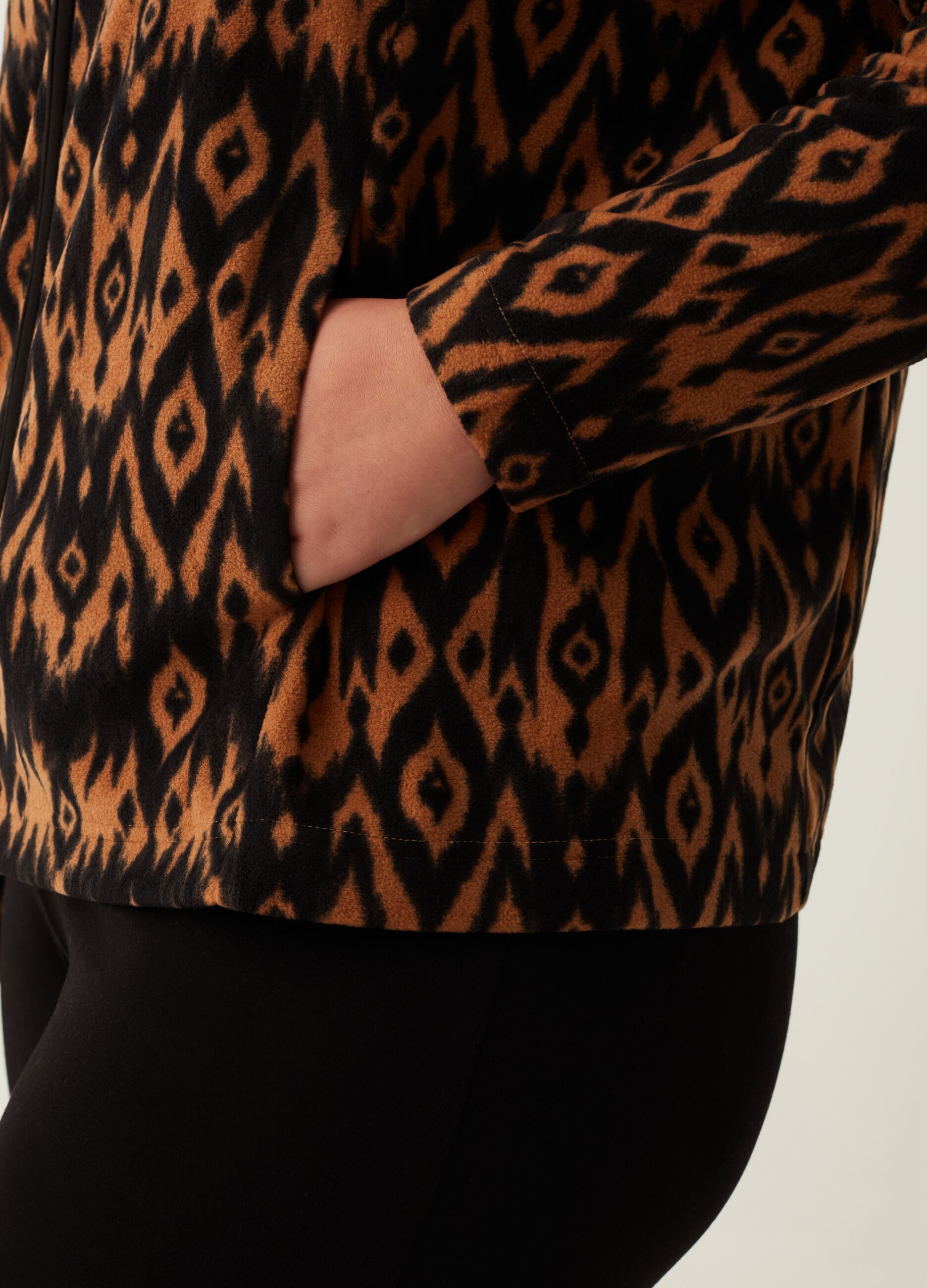 Full-zip in pile fantasia ikat Curvy_3