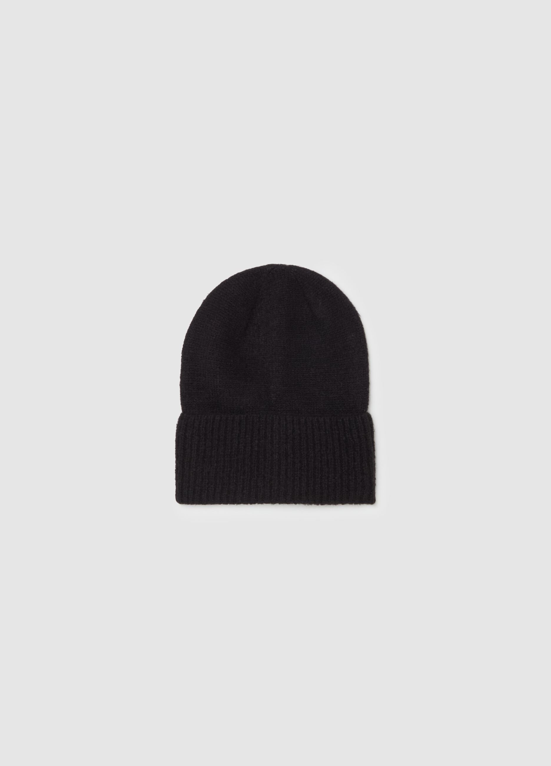 Knitted hat with ribbed fold