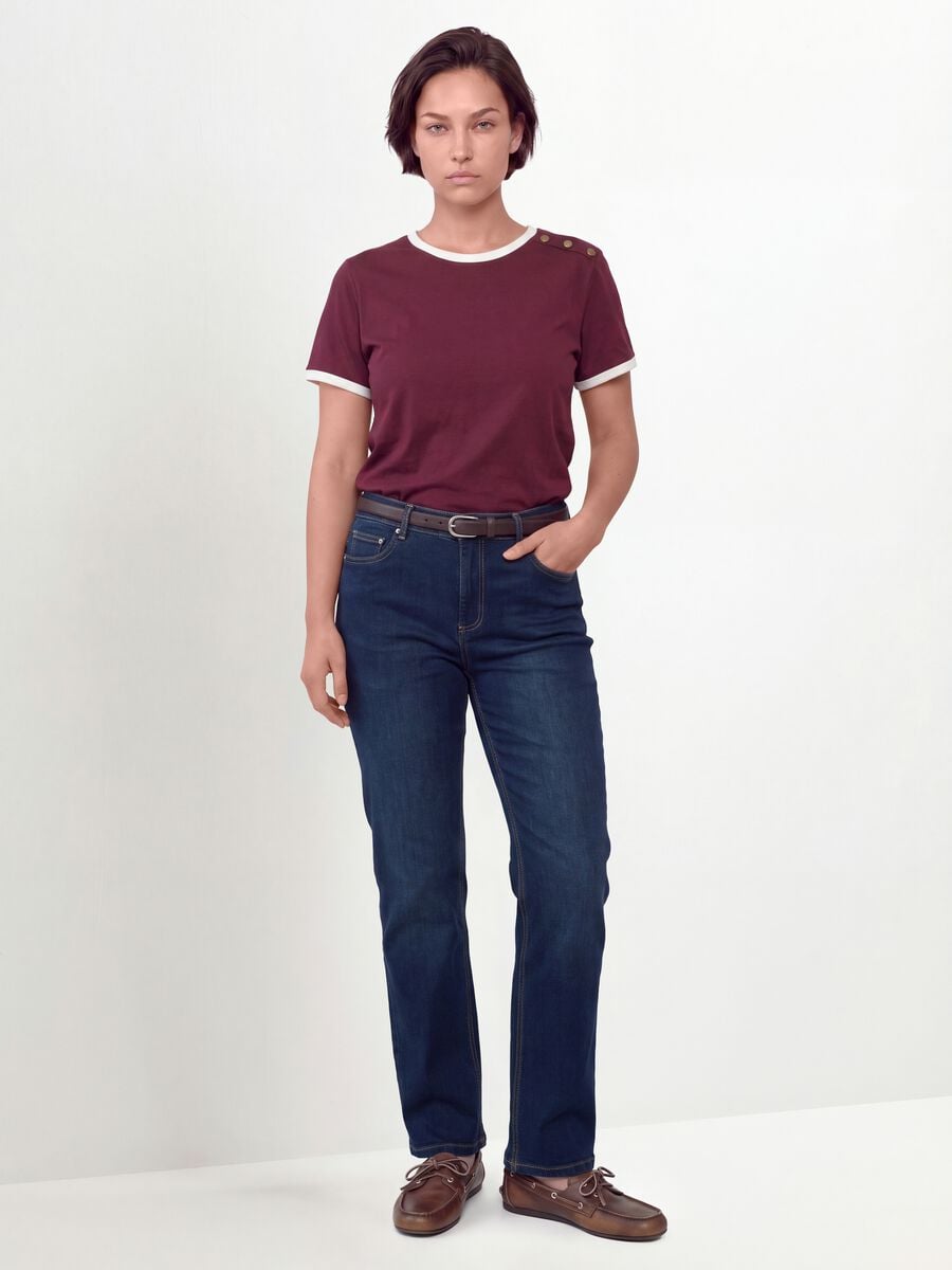 T-shirt rossa in puro cotone con bottoni regular fit_2