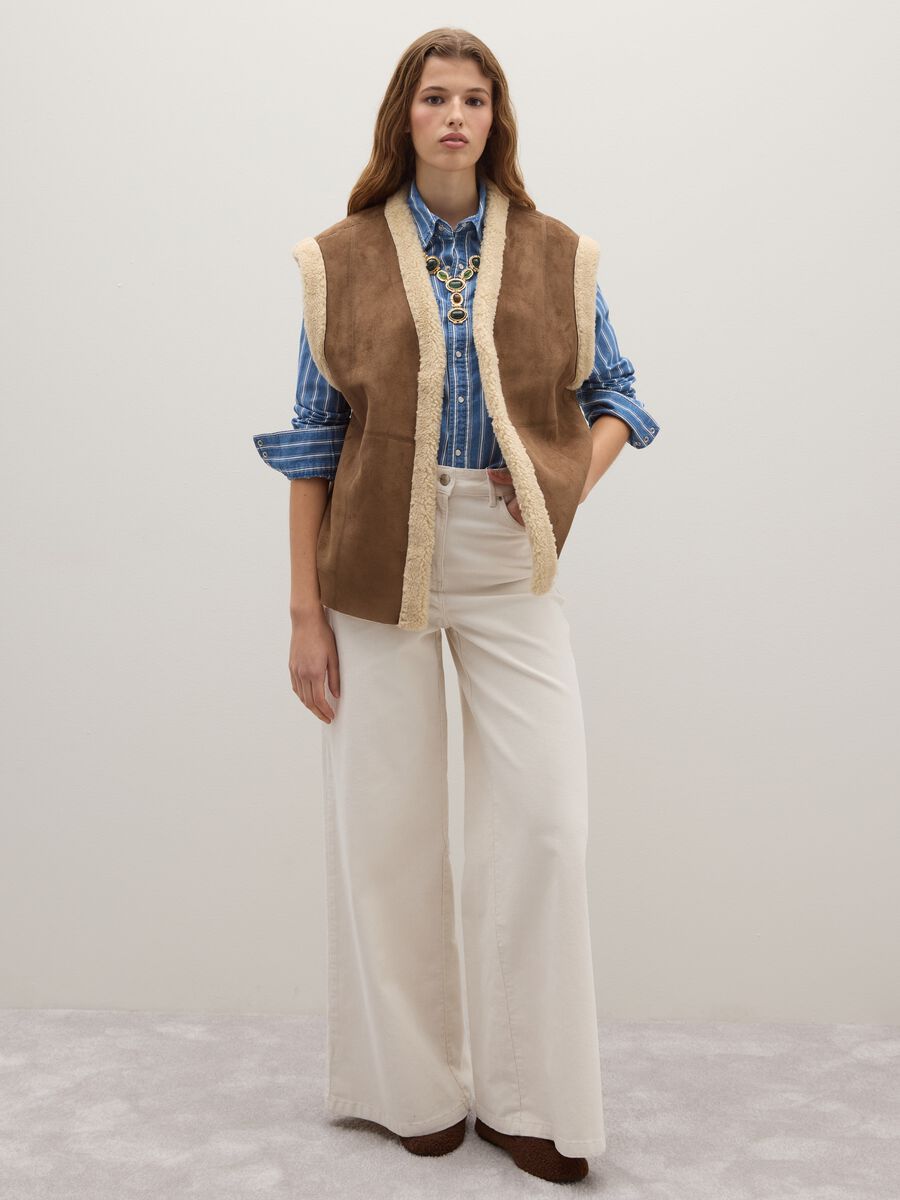 Regular fit brown sleeveless jacket_1