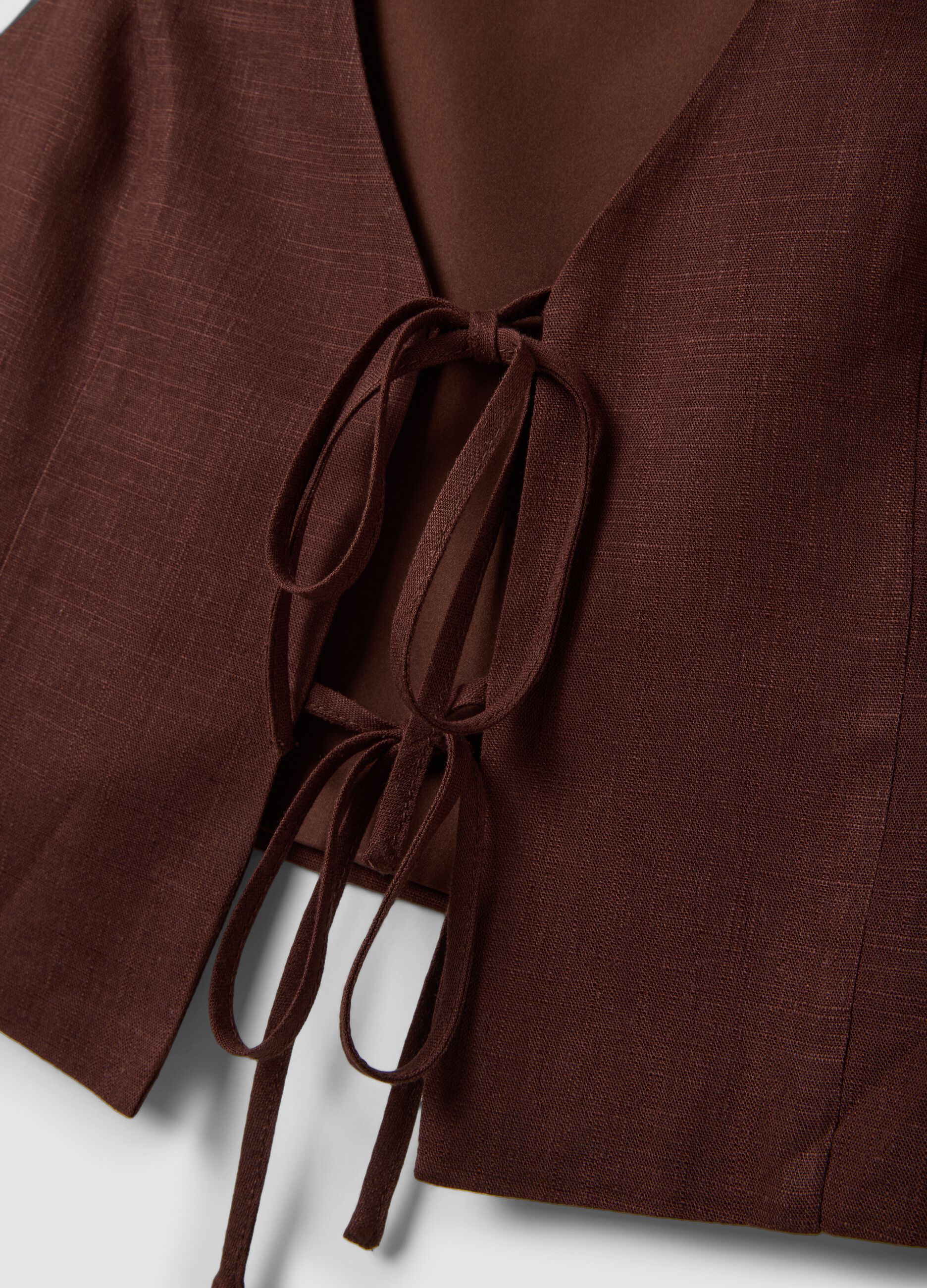 Gilet marrone in misto viscosa e lino regular fit