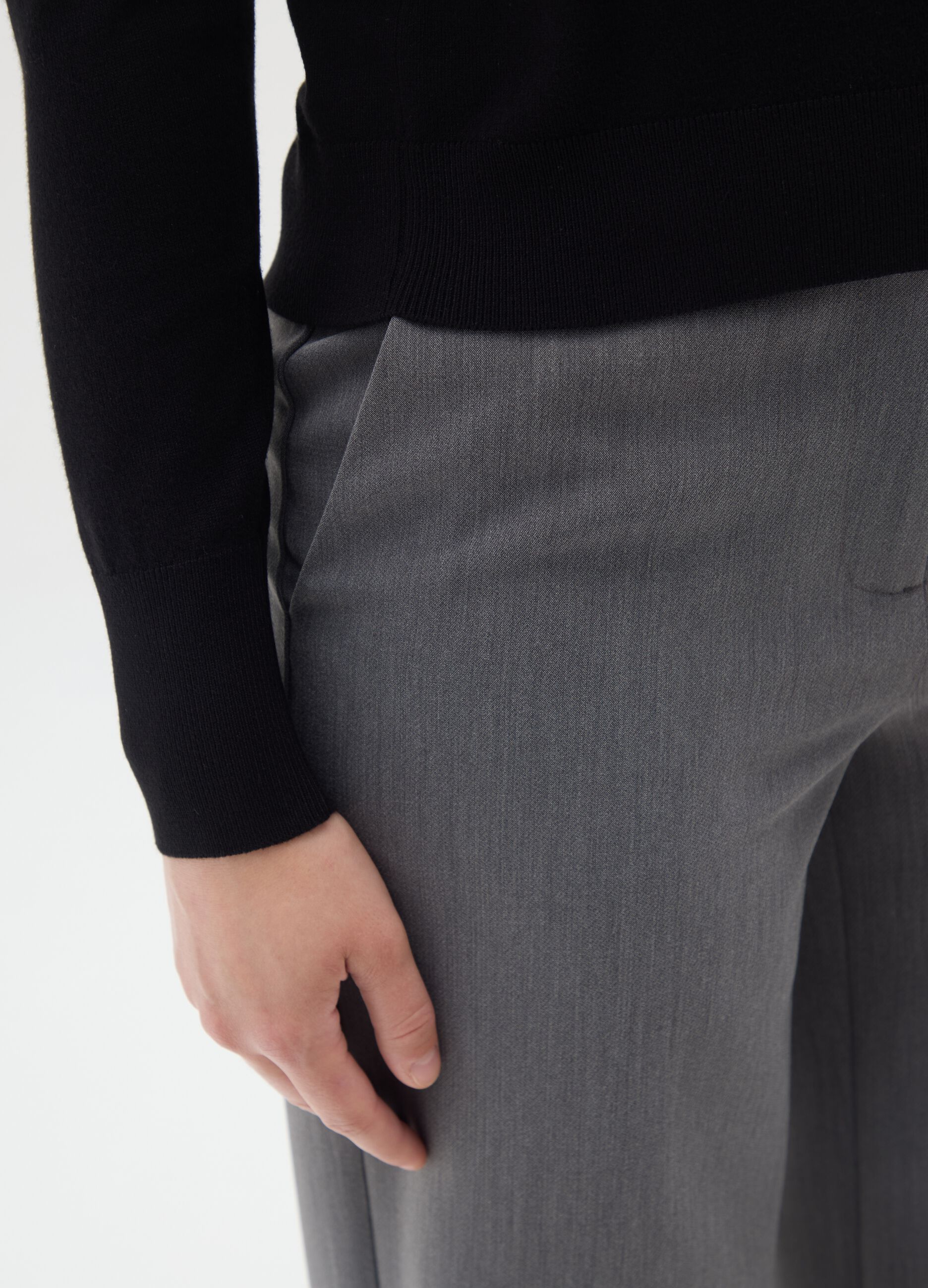Black fitted viscose blend top