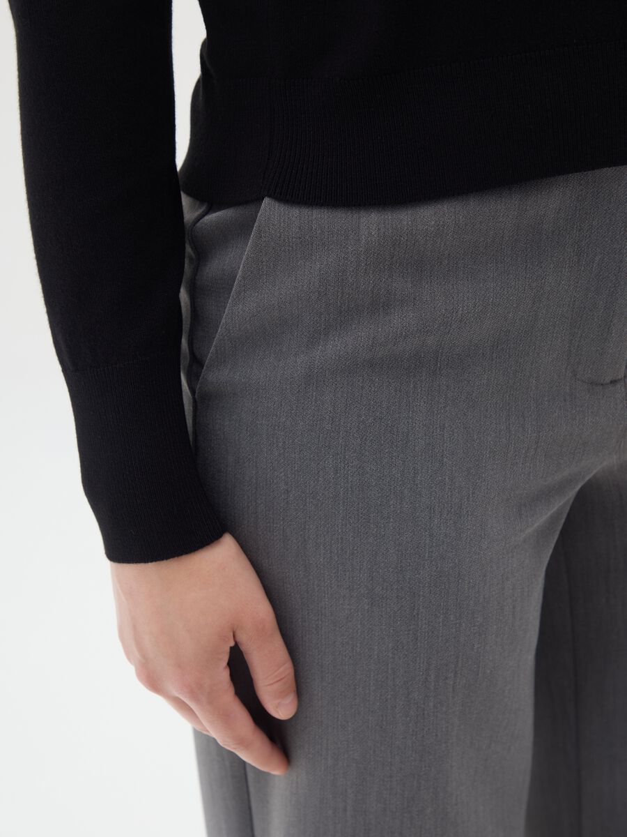 Black fitted viscose blend top_3