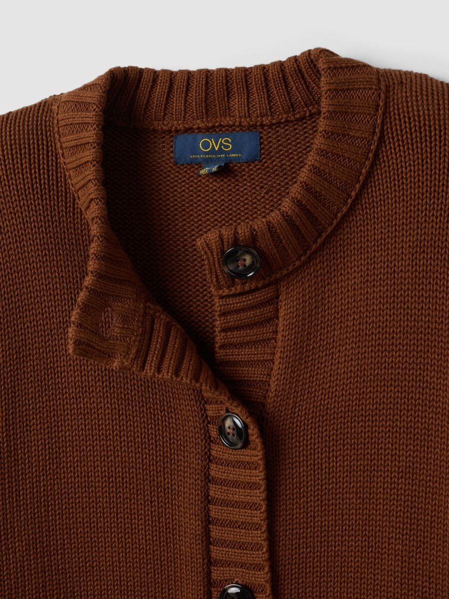 Cardigan marrone in puro cotone con girocollo e bottoni regular fit_5