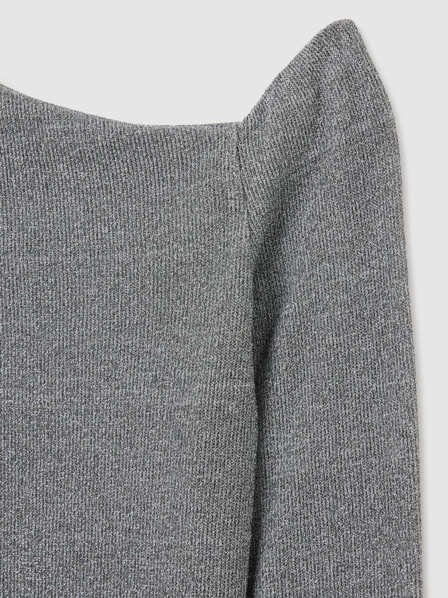 Maglia grigia regular fit con spalla scoperta_5