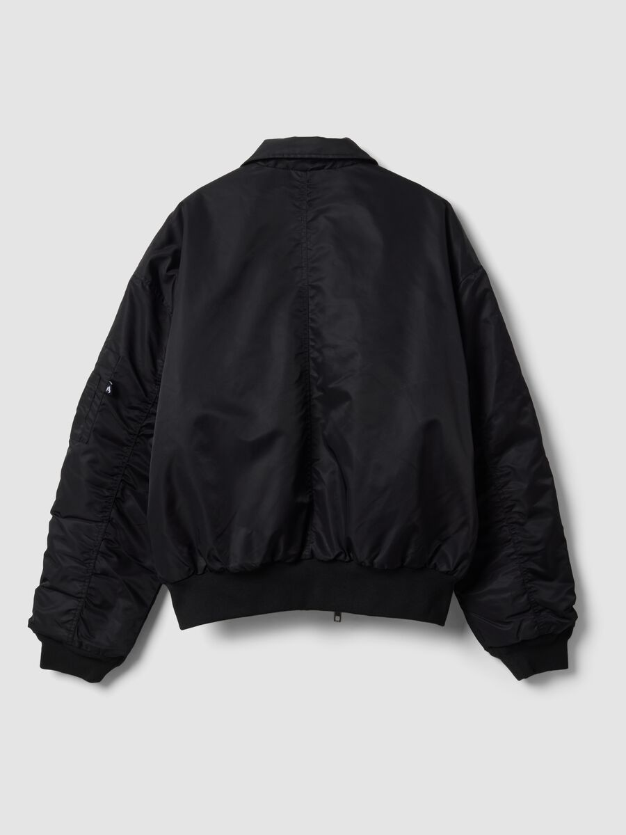 Giubbotto nero crop imbottito con zip e collo a camicia_2