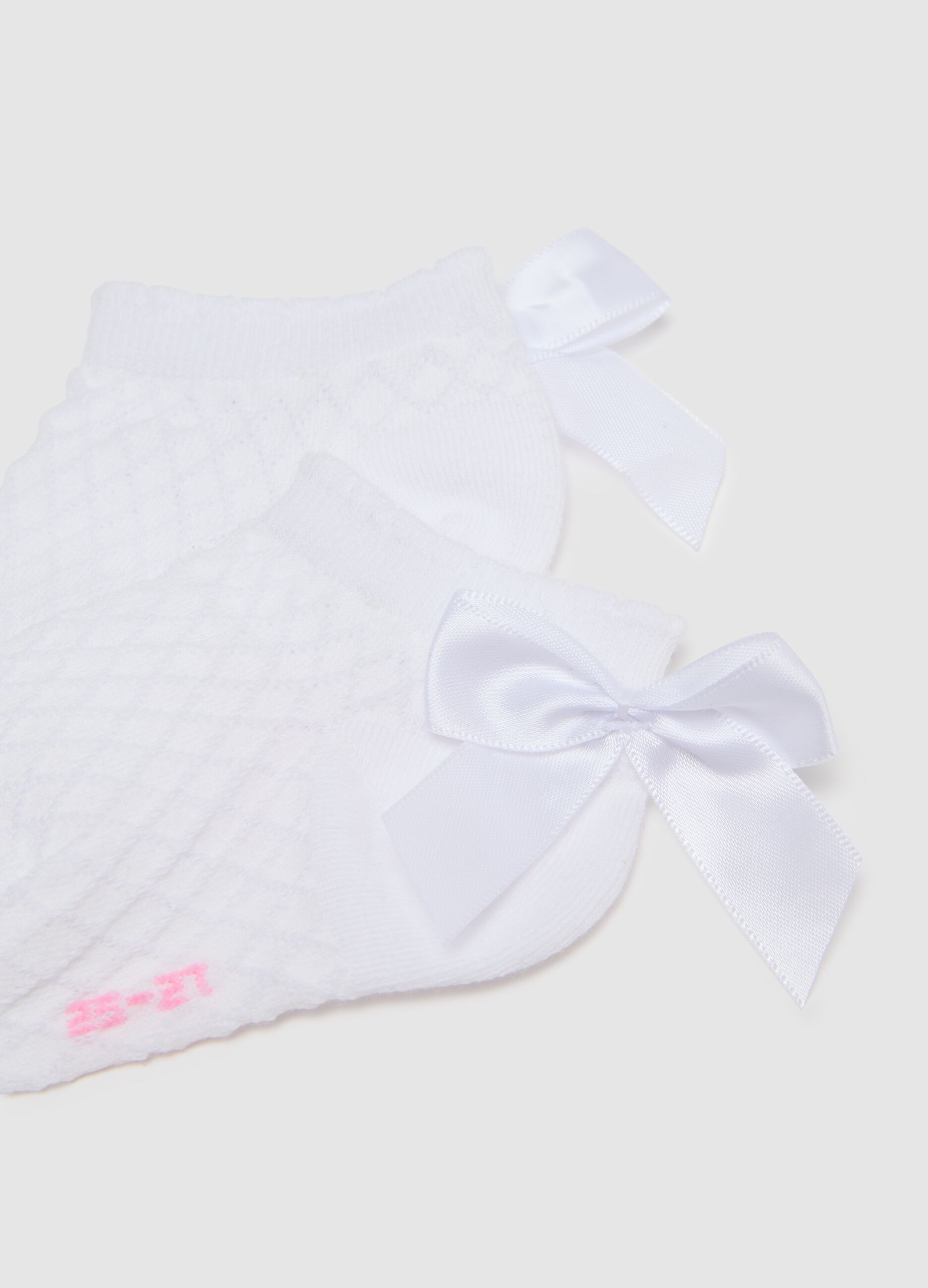 Calzini corti da bambina in cotone elasticizzato bianco con fiocco