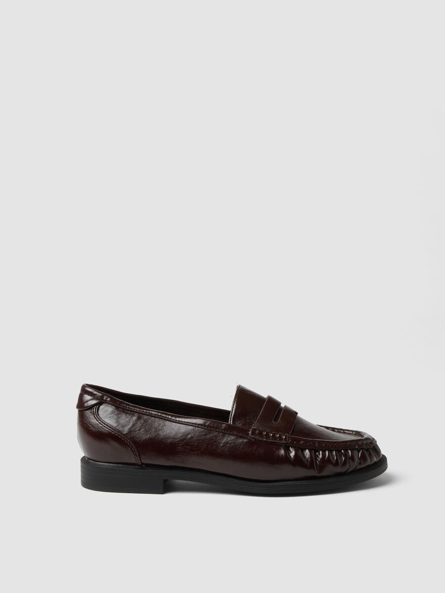 Classic glossy brown loafers_0