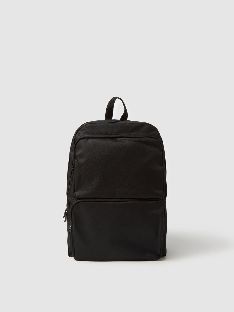 Zaino sportivo nero con spallacci regolabili_0