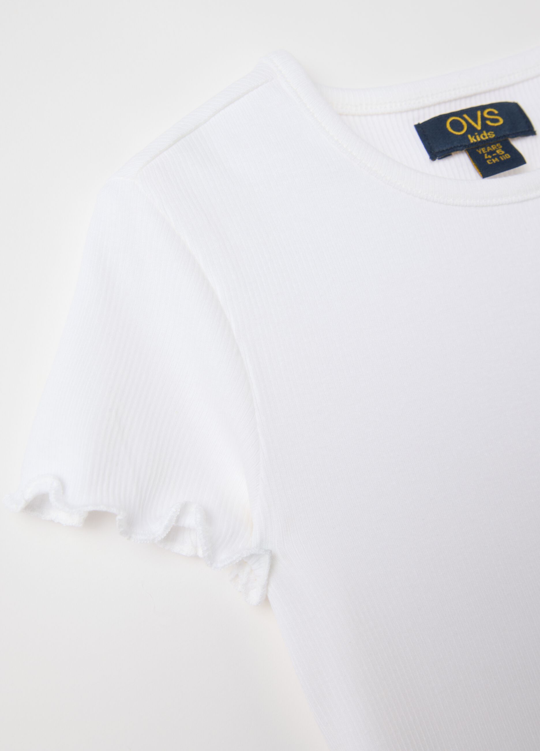 White ribbed T-shirt with wavy edging
