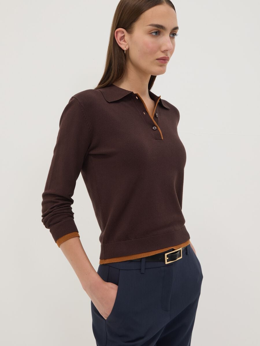 Maglia marrone in misto viscosa con colletto polo regular fit_0