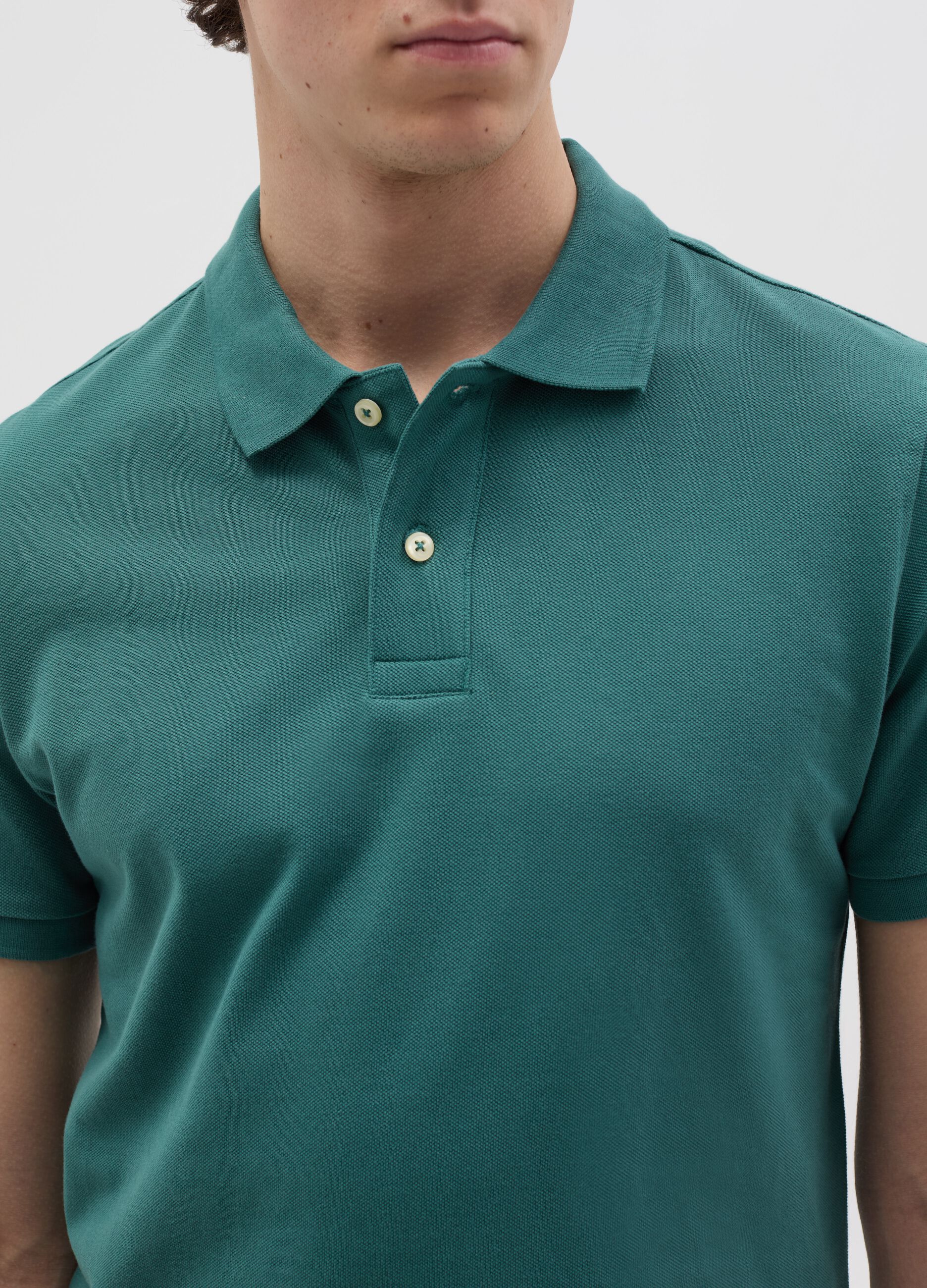Solid colour polo shirt in organic cotton