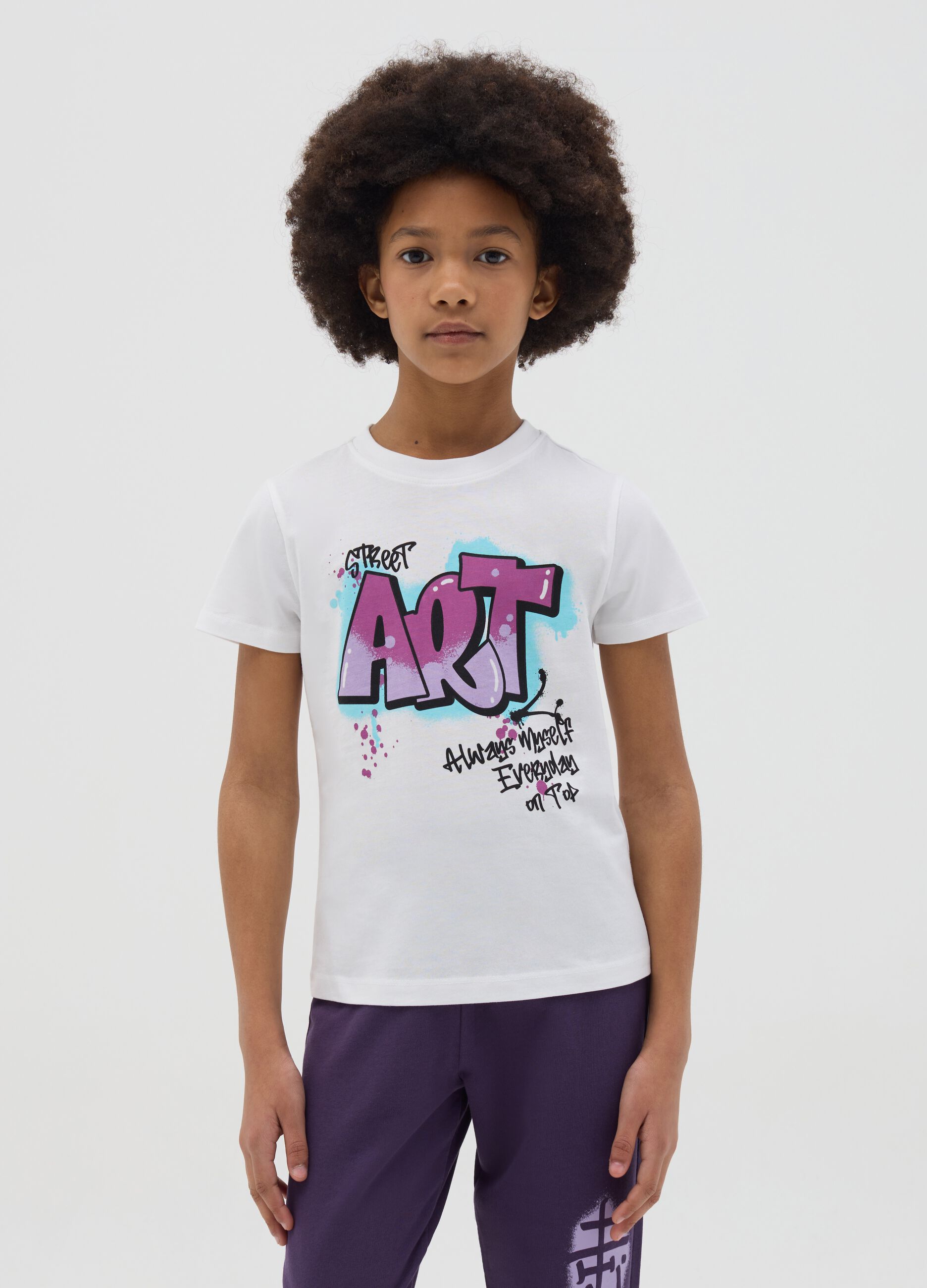 White cotton T-shirt with "Street Art" print