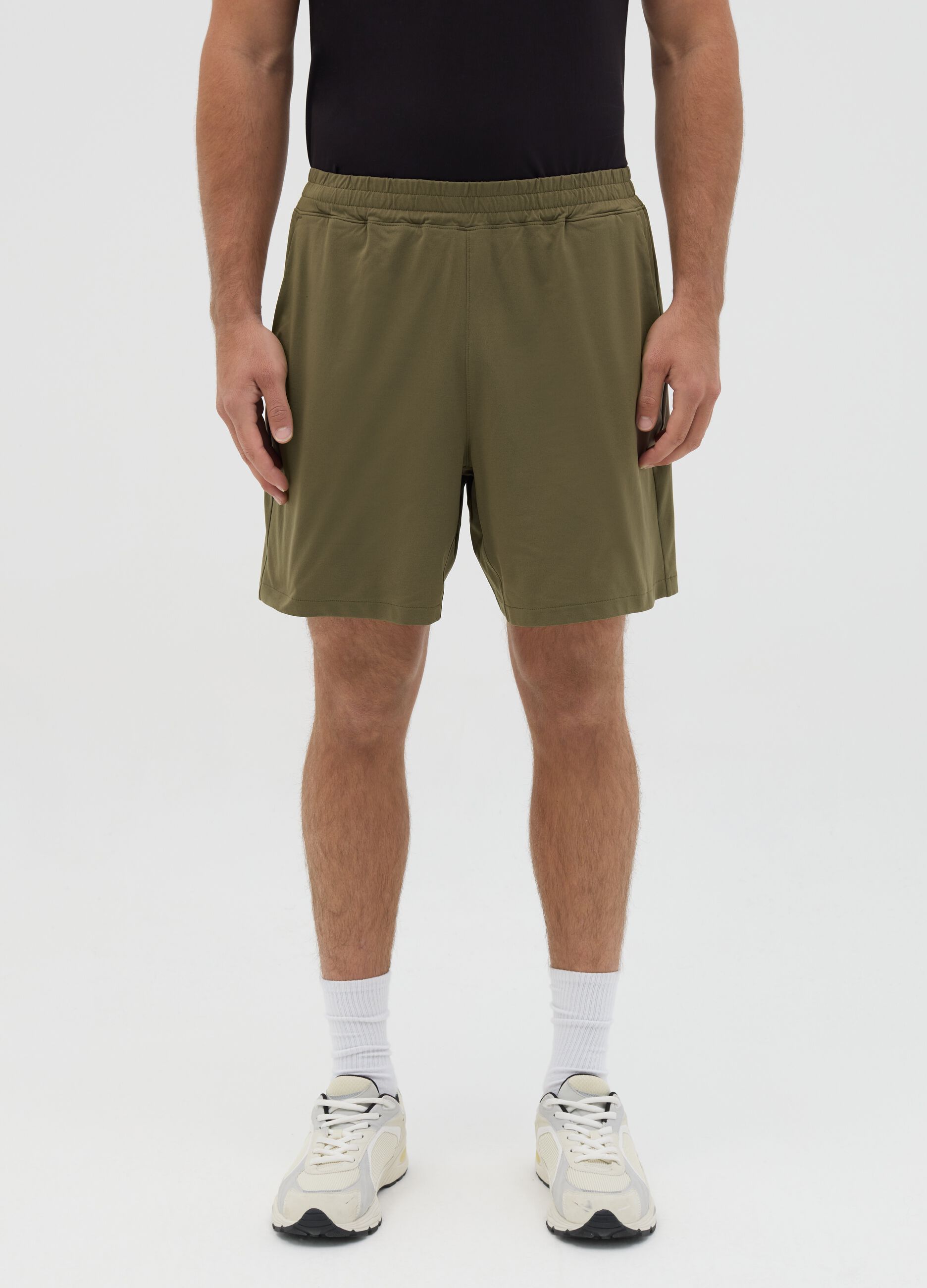 Green Bermuda joggers in stretch fabric