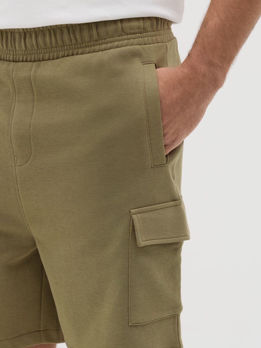 Green relaxed-fit Bermudas in cotton and polyester blend_2