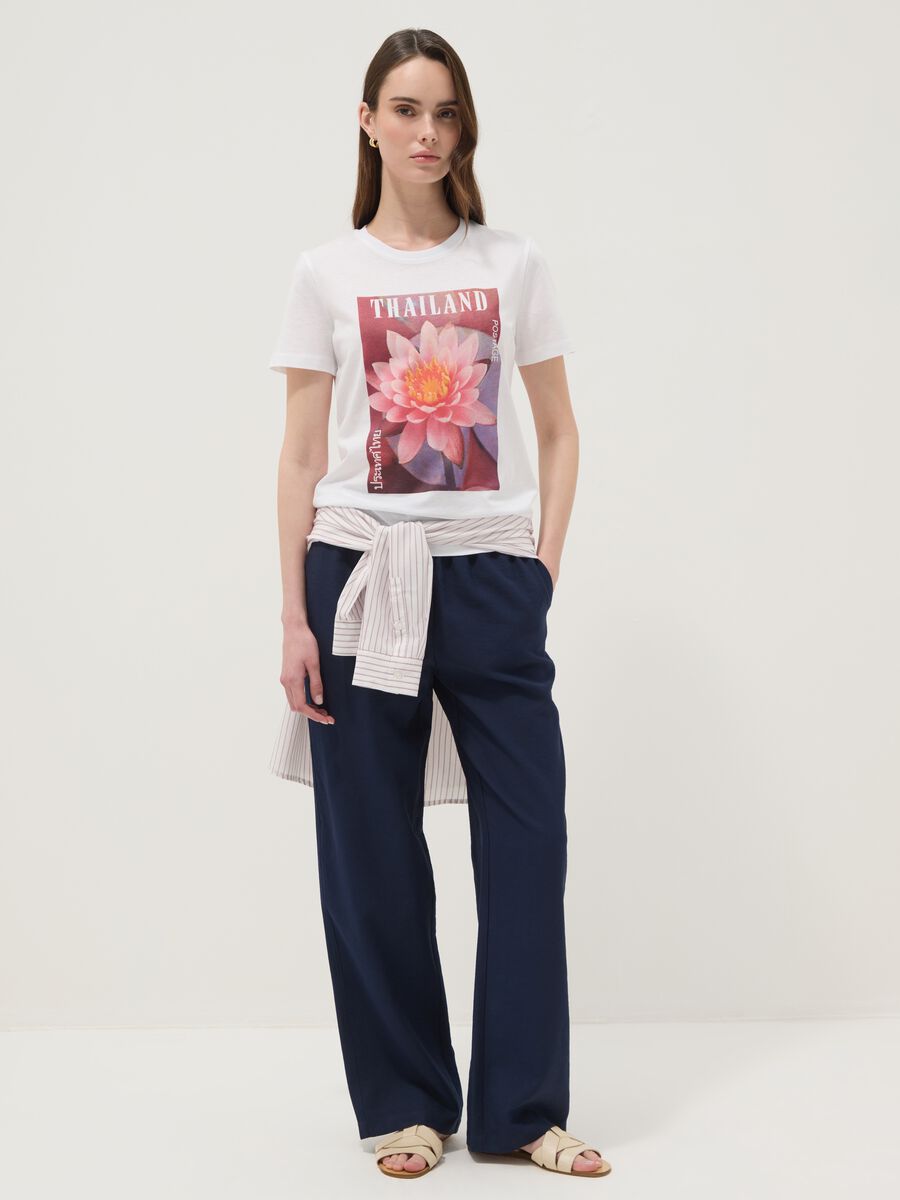 T-shirt bianca in puro cotone con stampa floreale_2